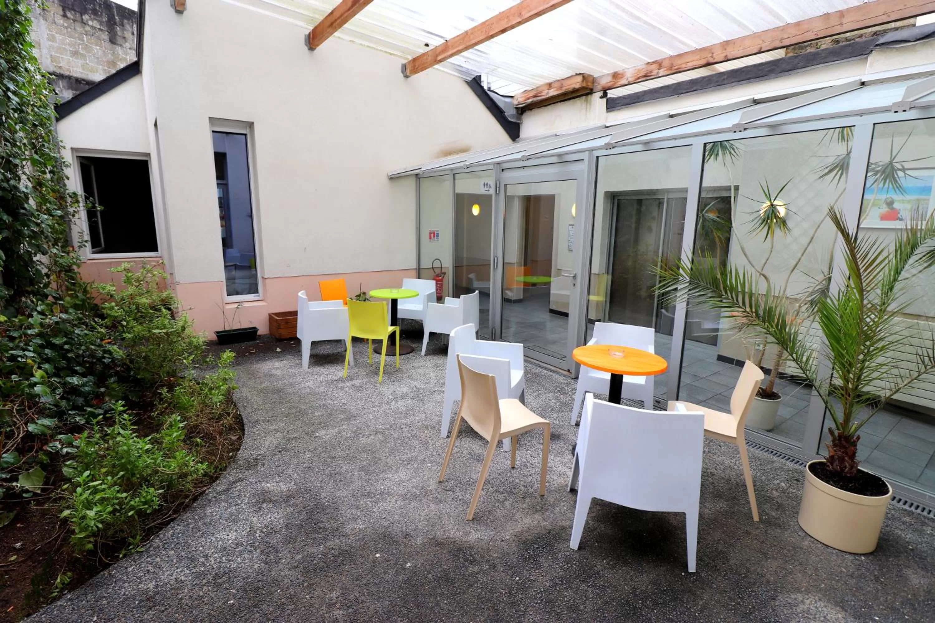 Patio in Hotel de la Gare Brest