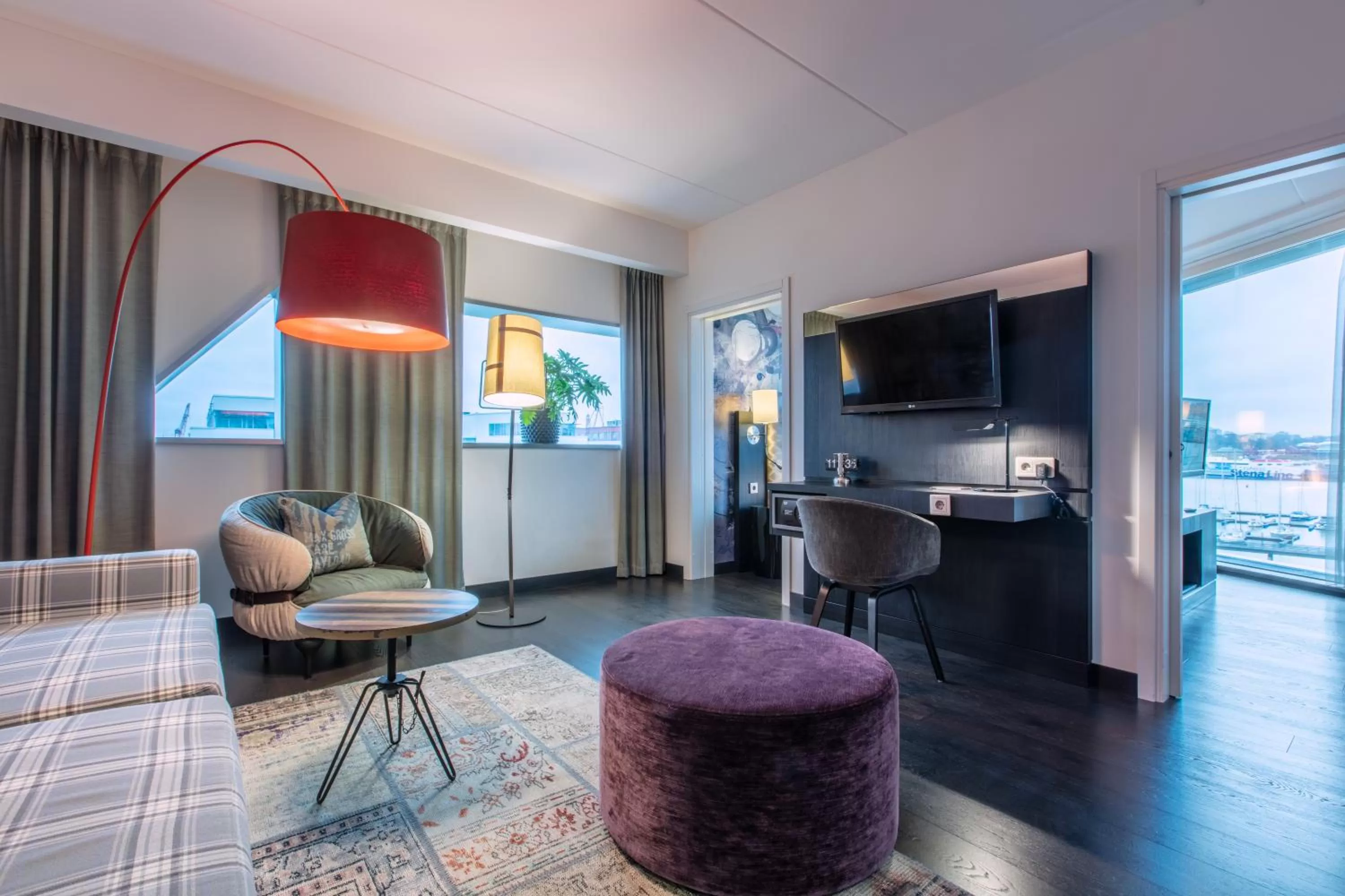 TV and multimedia in Radisson Blu Riverside Hotel