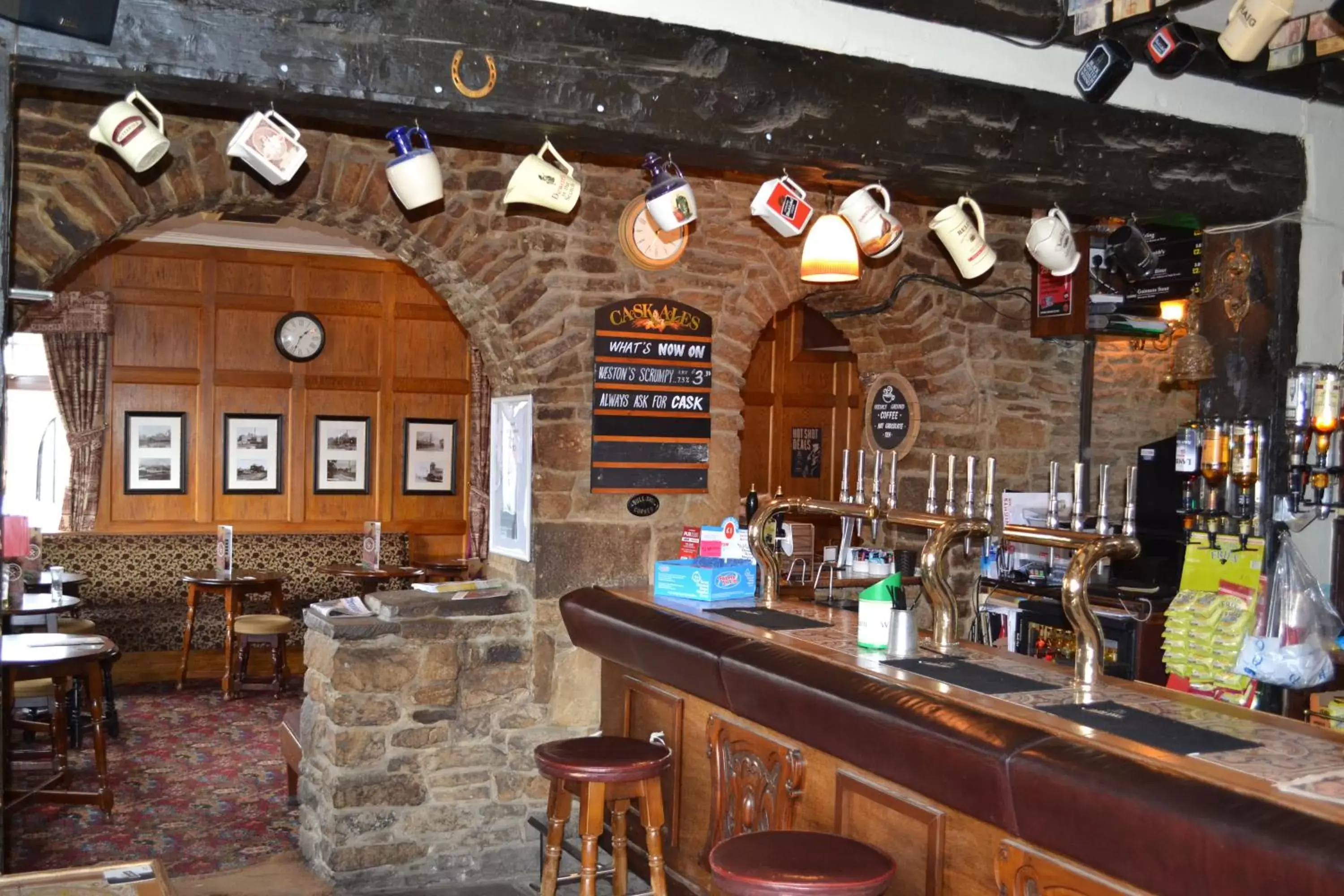 Lounge or bar, Lounge/Bar in Oak Tree Inn