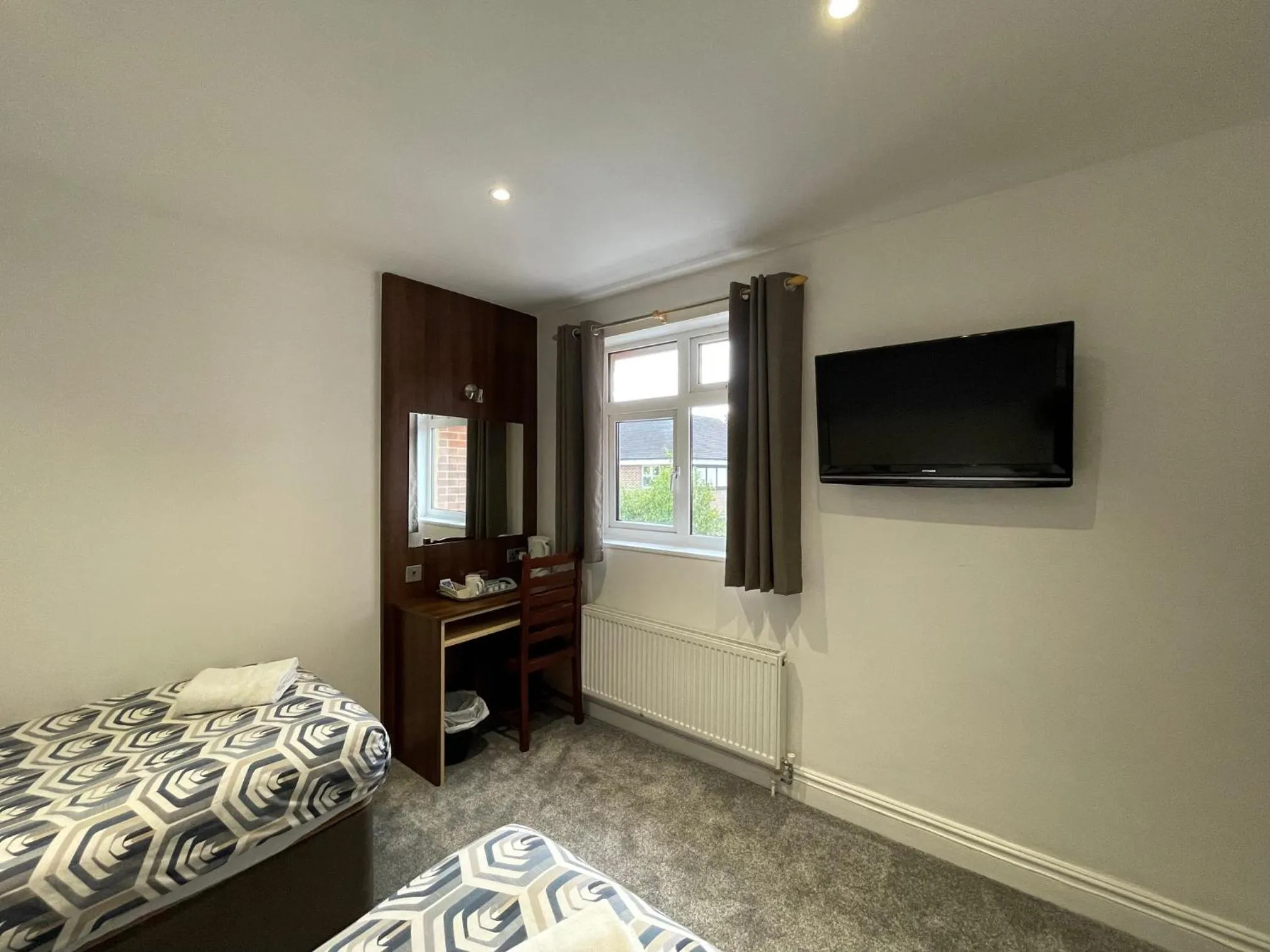 Photo of the whole room, Bed in Gainsborough Lodge