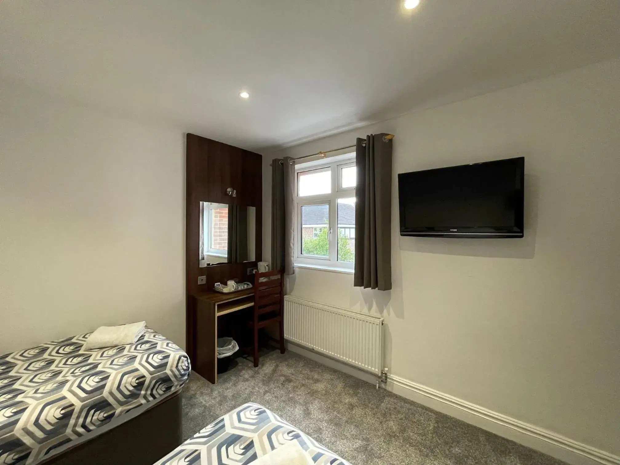 Photo of the whole room, Bed in Gainsborough Lodge Photo of the whole room, Bed in Gainsborough Lodge