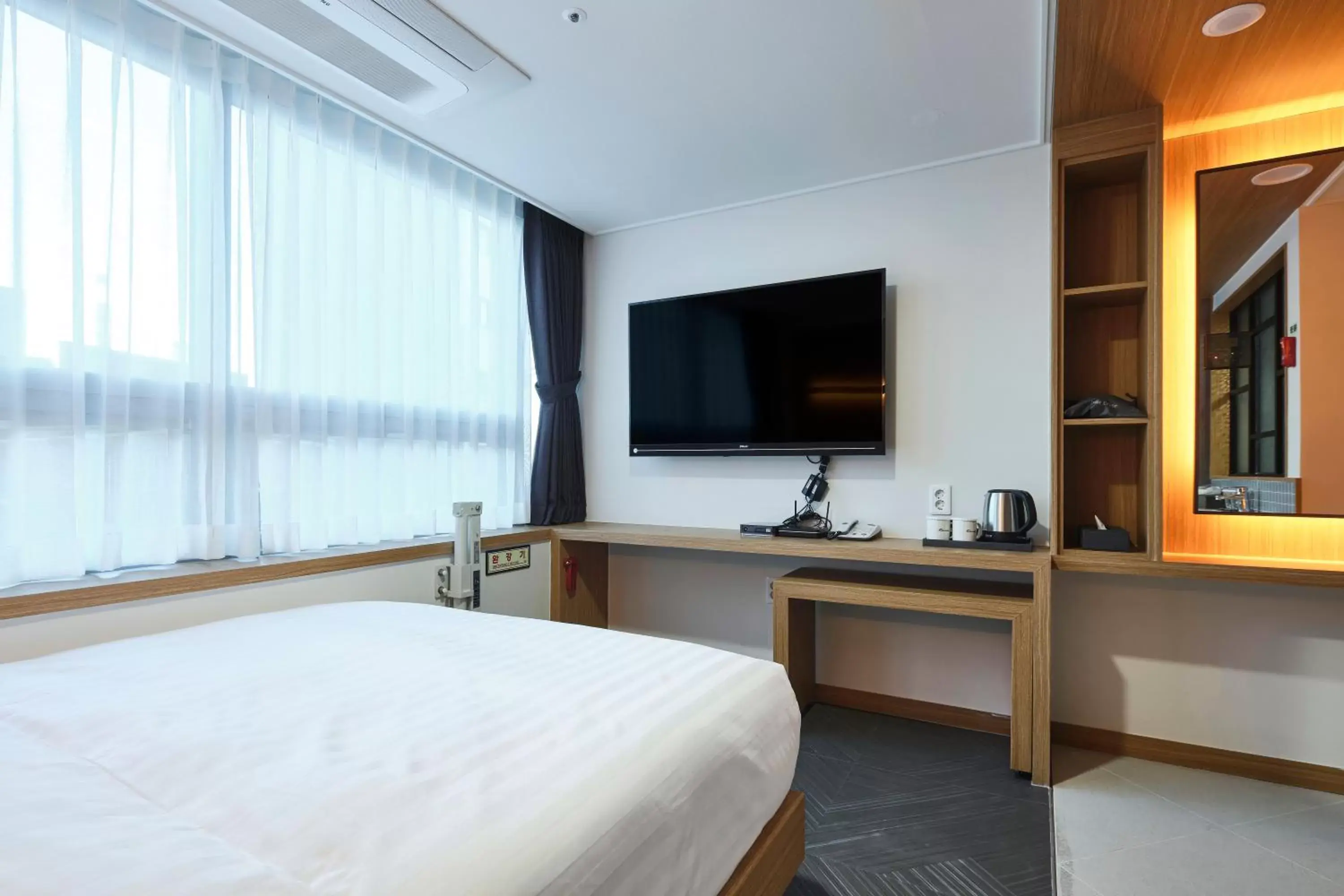 TV and multimedia, Bed in S Stay Hotel