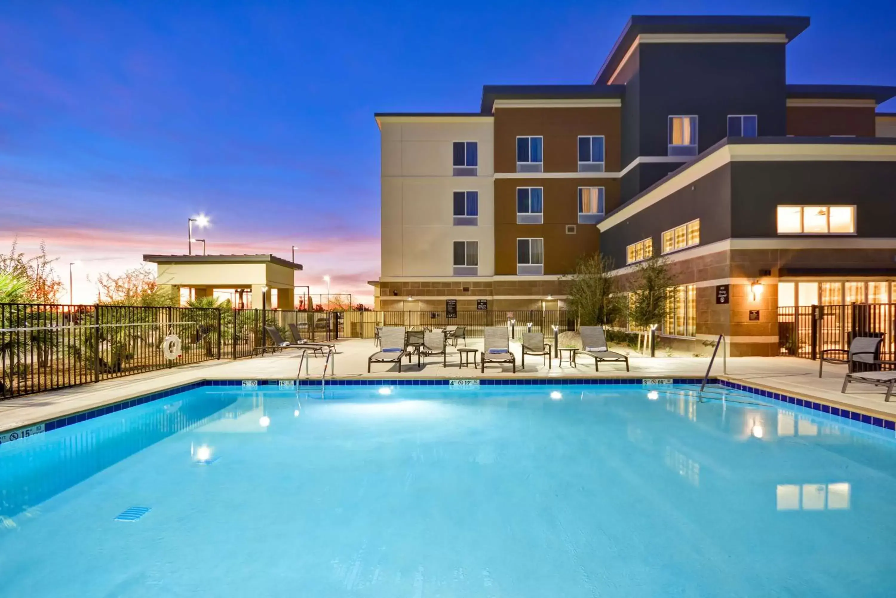 Pool view, Property Building in Homewood Suites By Hilton Phoenix Tempe Asu Area