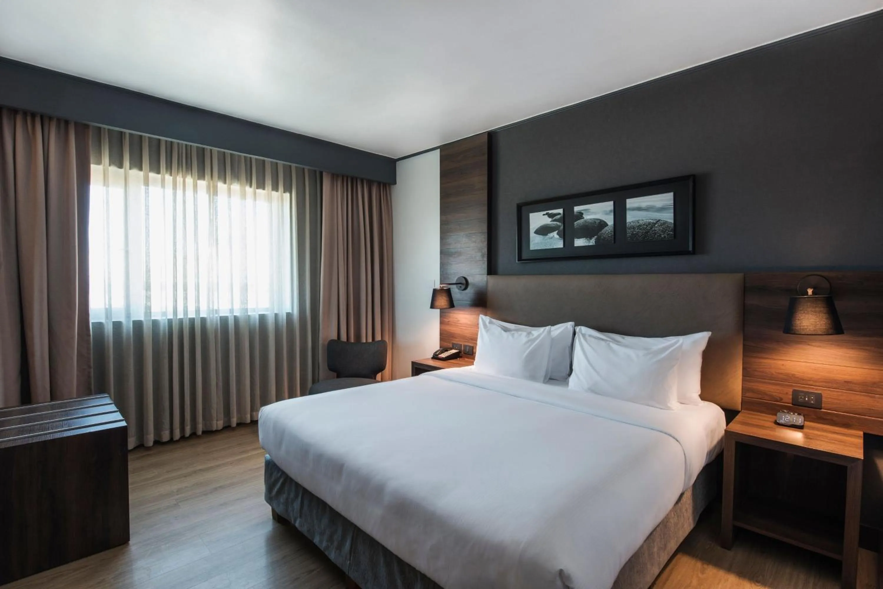 Photo of the whole room, Bed in Courtyard by Marriott Puerto Montt