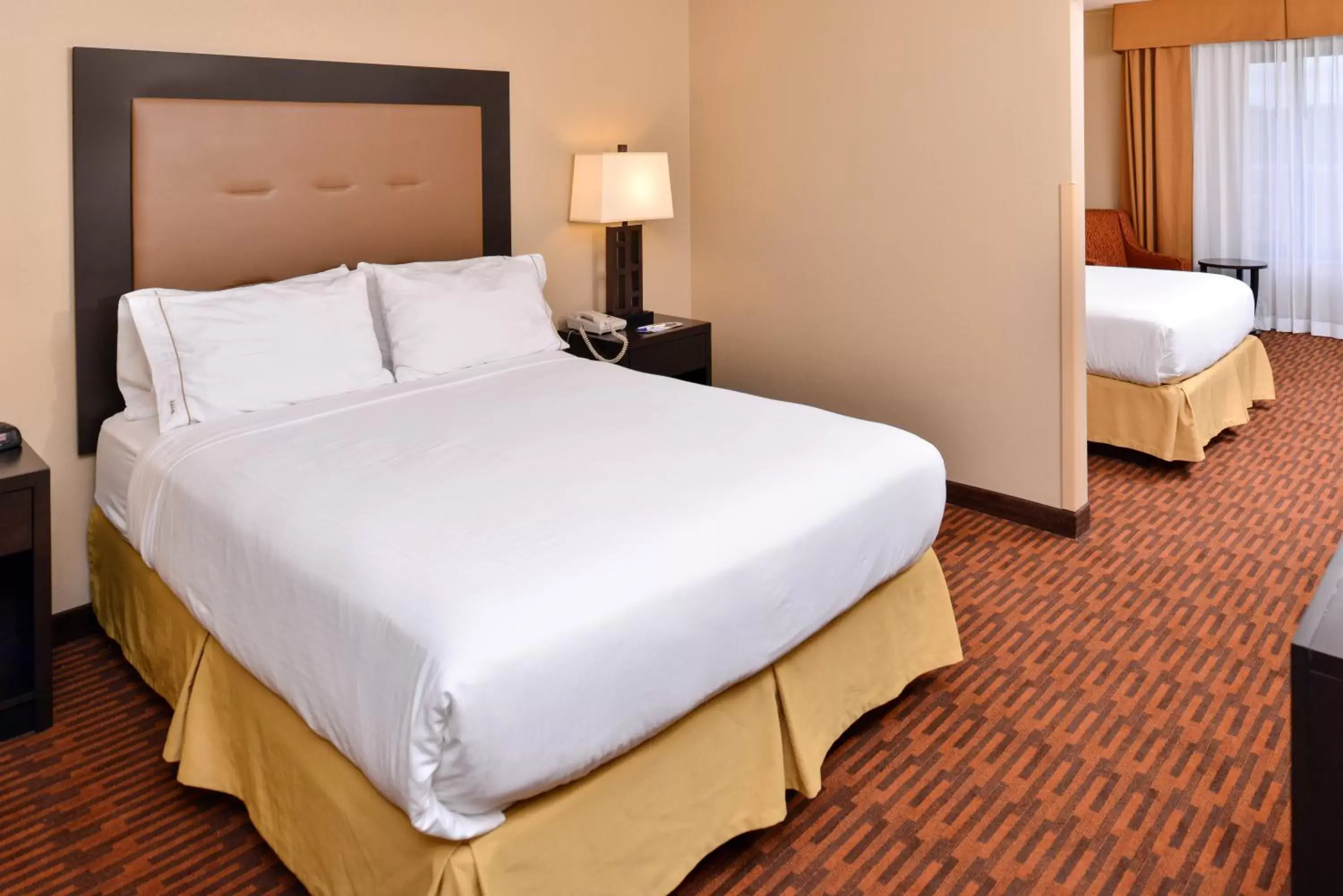 Photo of the whole room, Bed in Holiday Inn Express Breezewood, an IHG Hotel