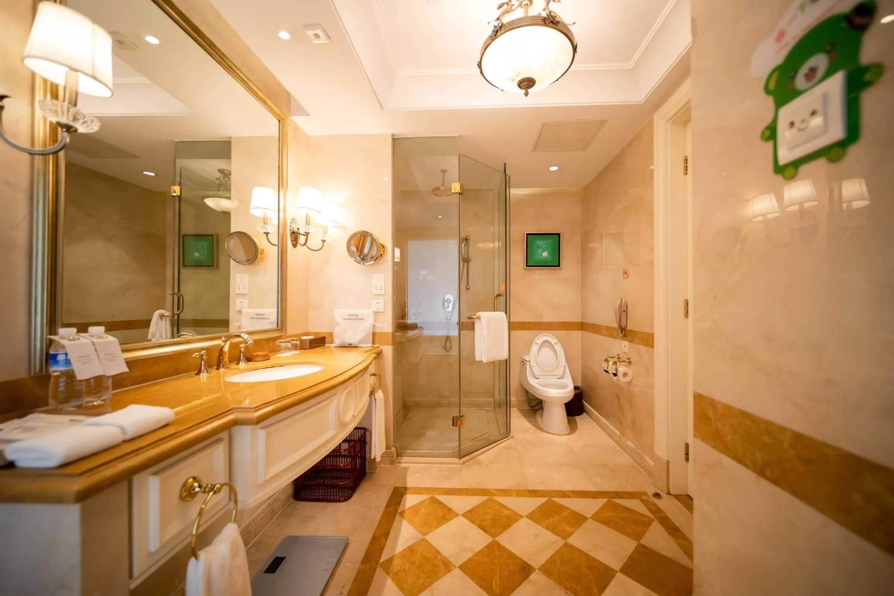 Photo of the whole room in Crowne Plaza Ocean Spring Resort by IHG