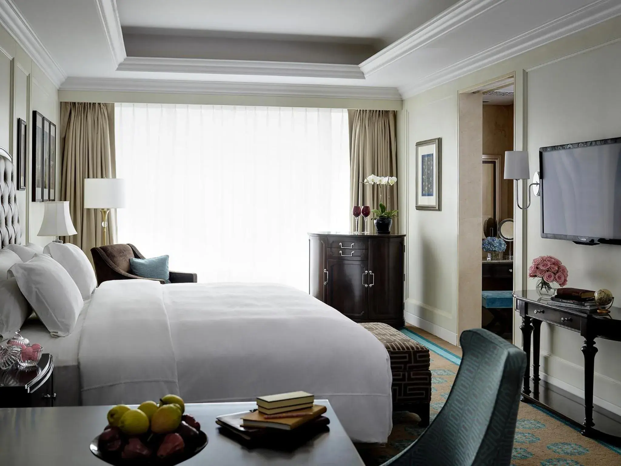 Bedroom, Bed in The Langham, Shenzhen