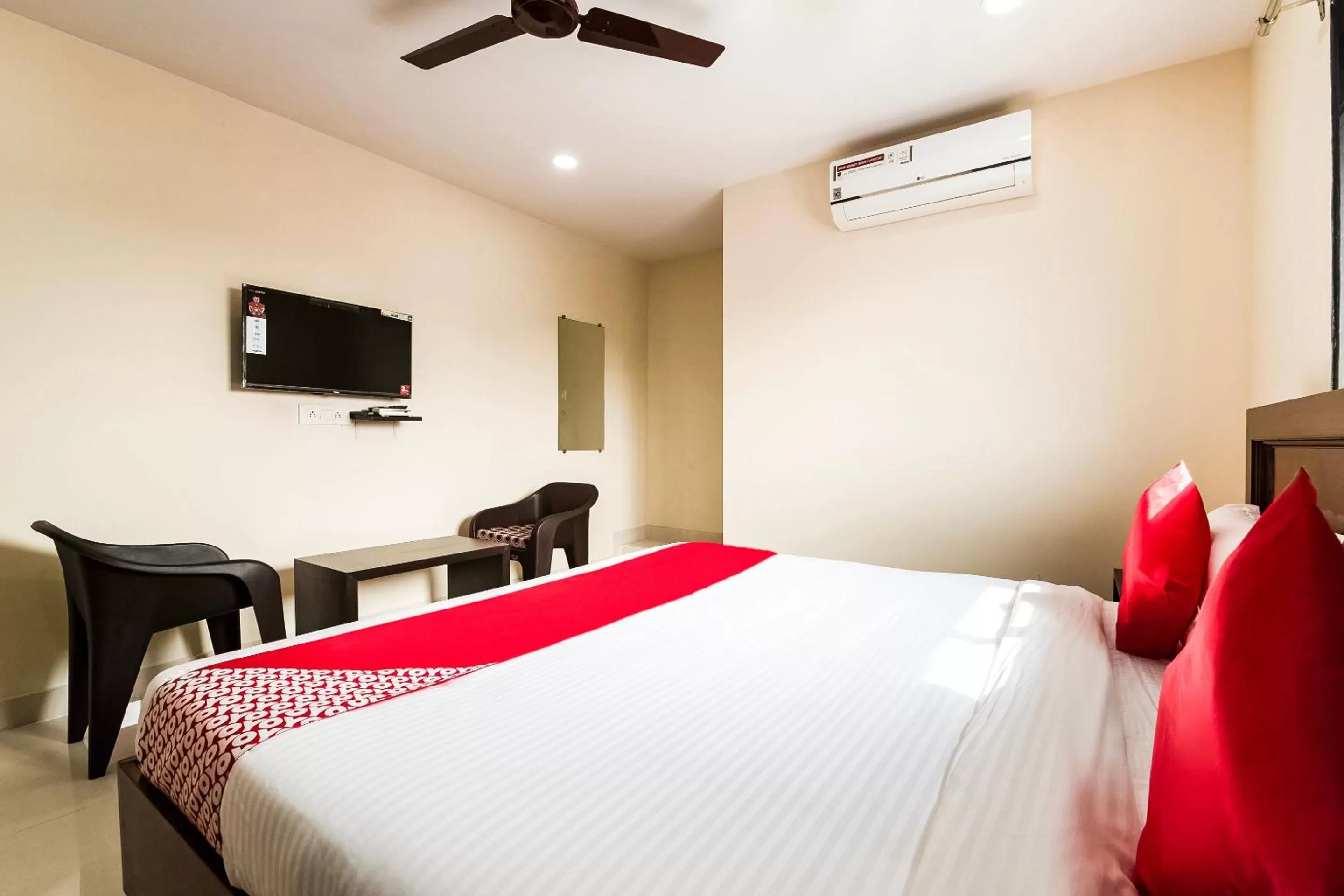 Bedroom, Bed in Capital O Hotel Green Tree