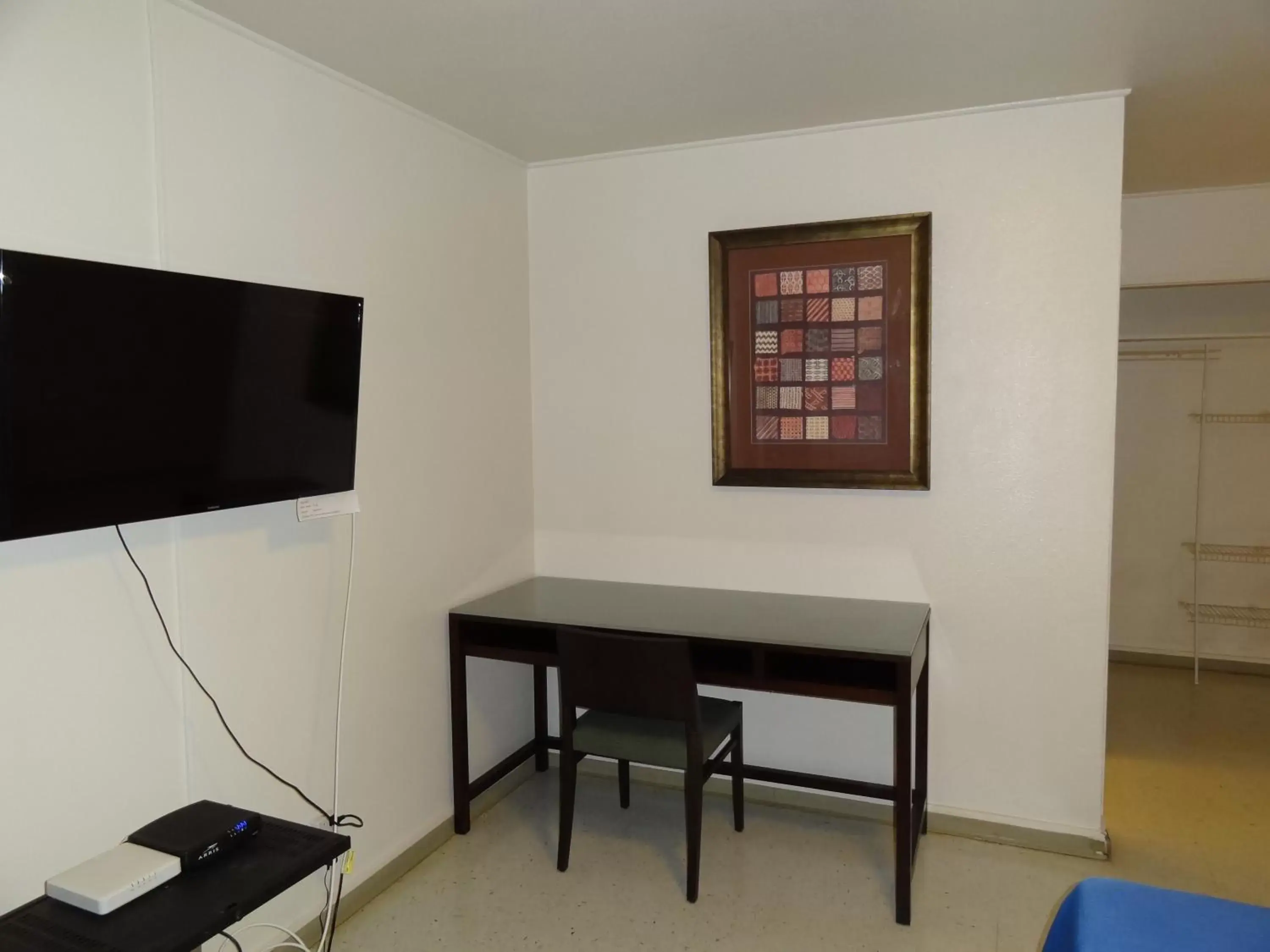 TV/Entertainment Center in Tip Top Motel