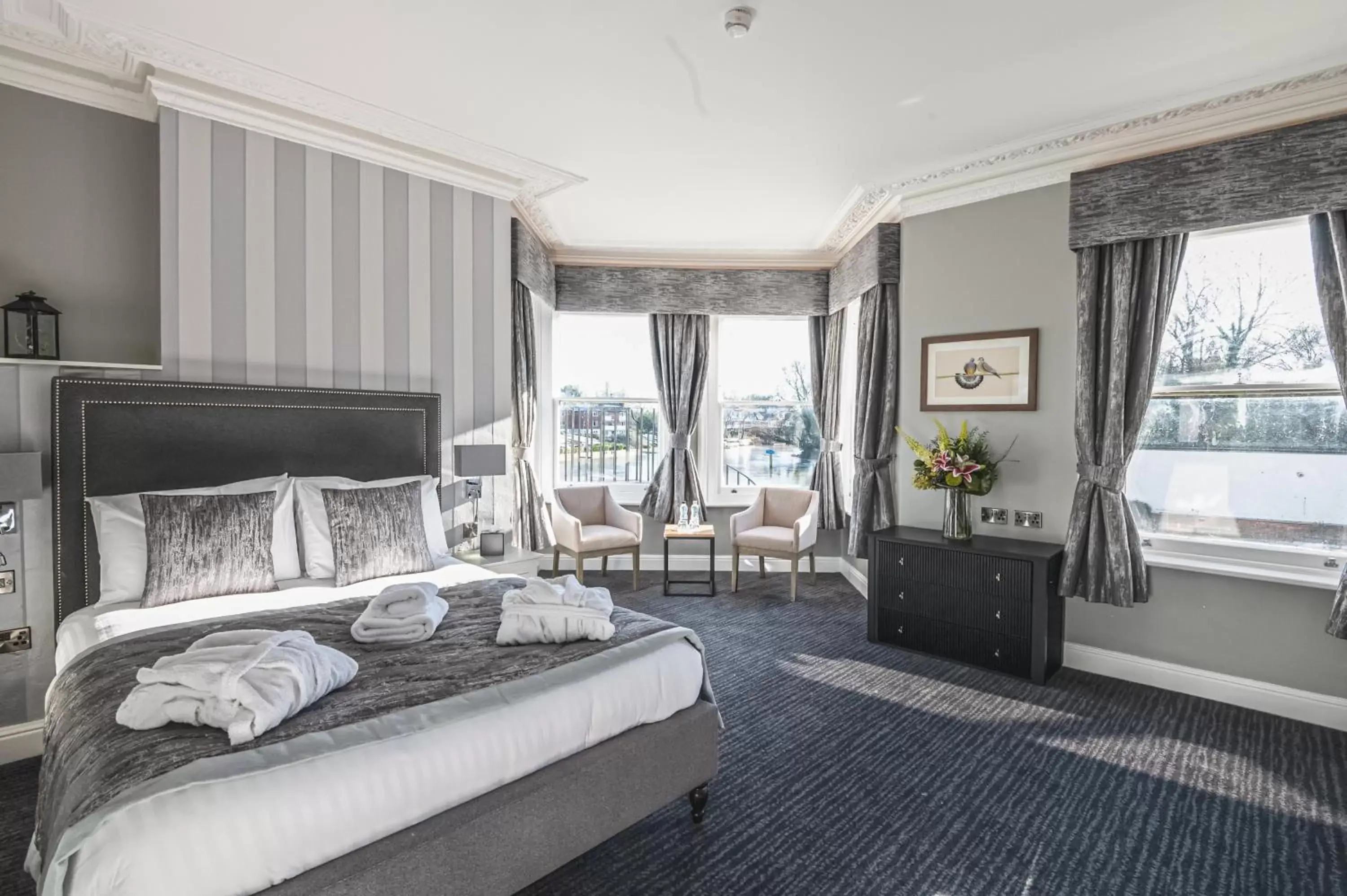 Bedroom in The Thames Riviera Hotel