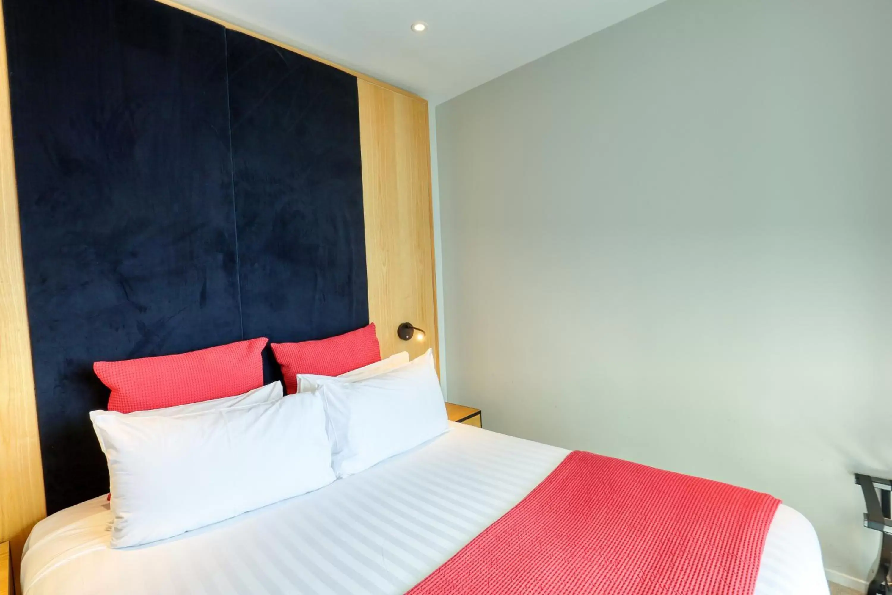 Bedroom, Bed in Ramada Suites by Wyndham Nautilus Orewa