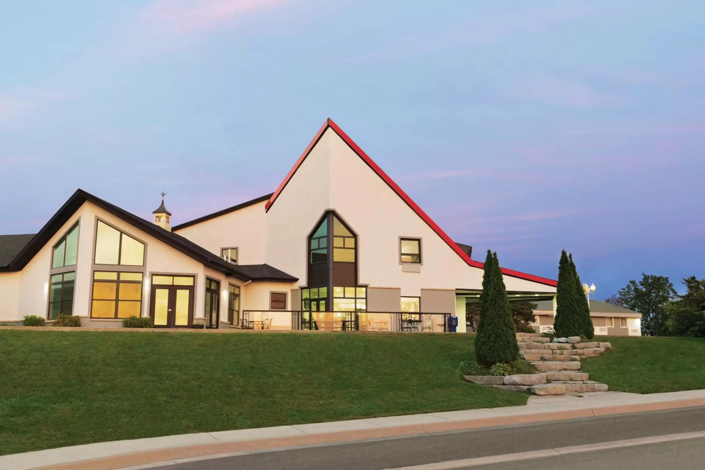 Facade/entrance in Days Inn by Wyndham Kingston Facade/entrance in Days Inn by Wyndham Kingston