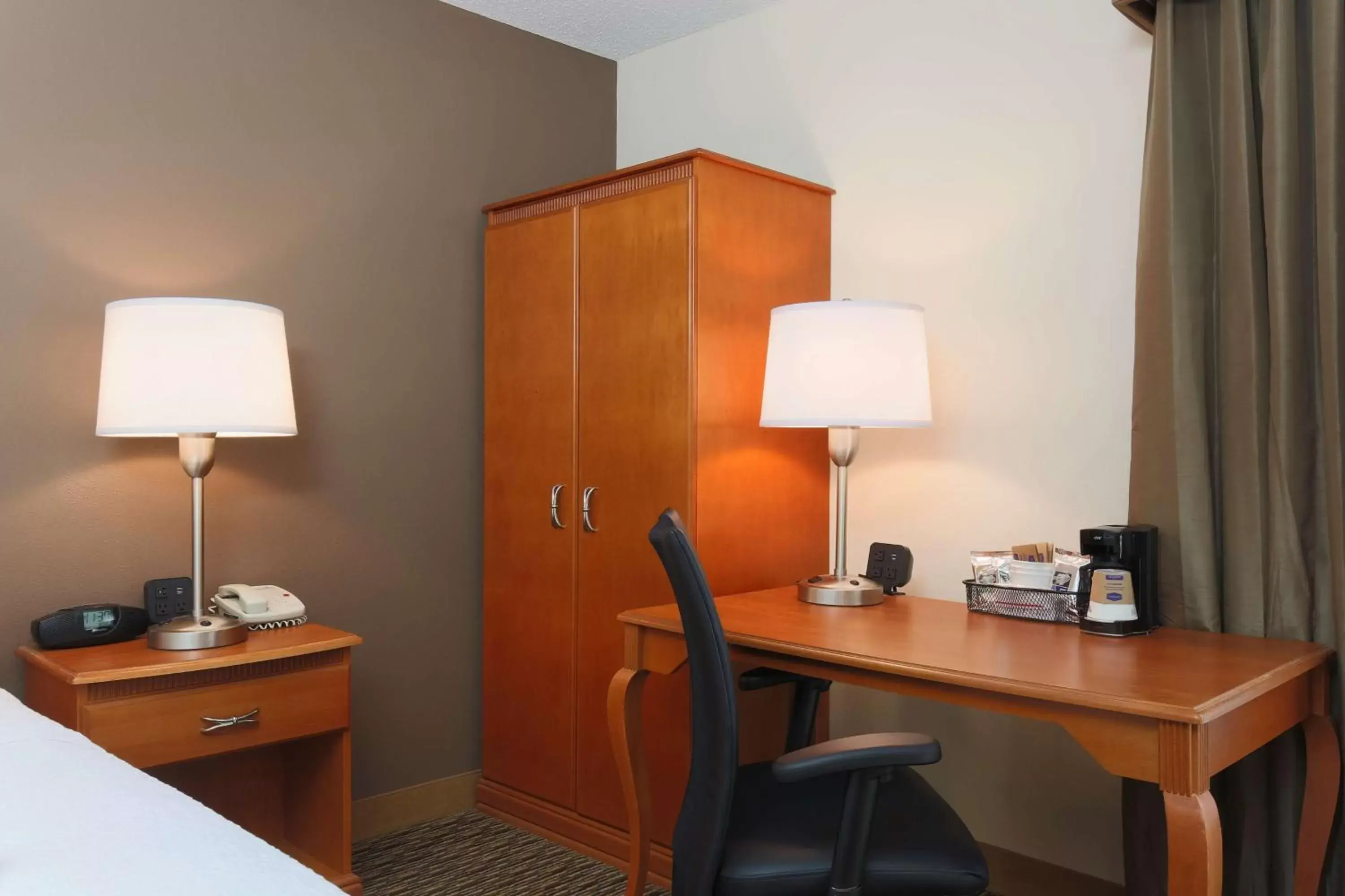 Bed, TV/Entertainment Center in Hampton Inn Decatur/Forsyth