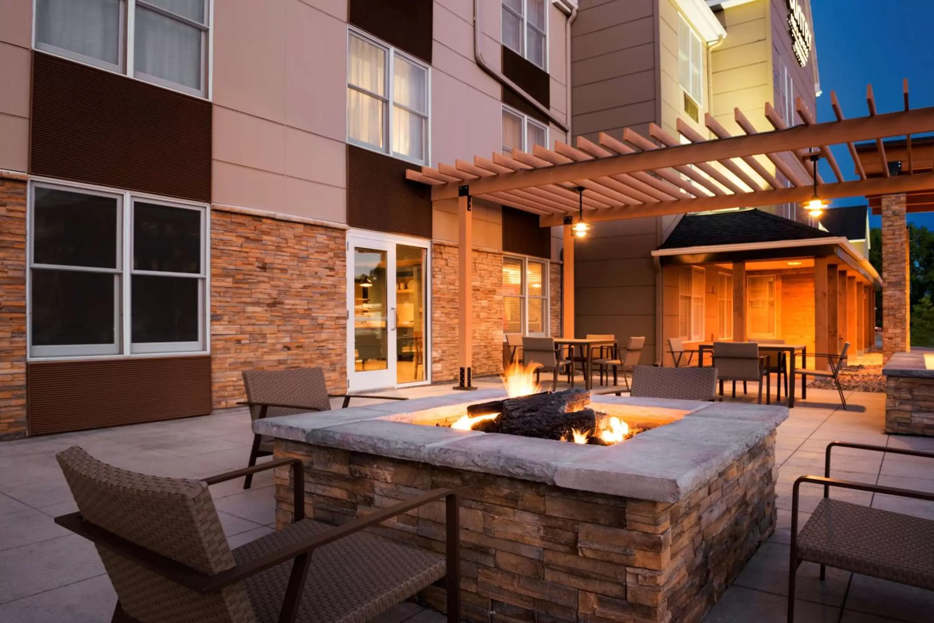Patio in Country Inn & Suites by Radisson, Minneapolis West, MN