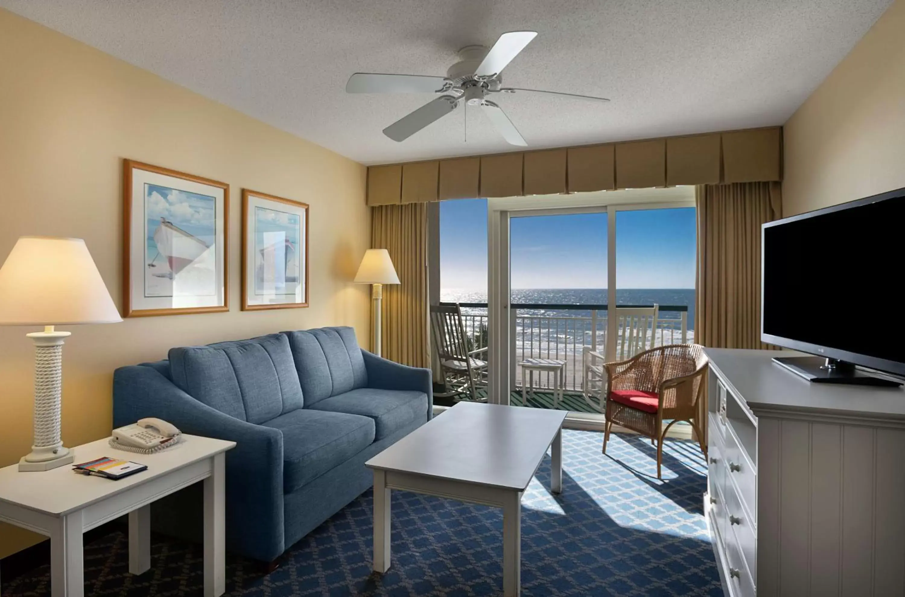 Living room, Seating Area in Hampton Inn & Suites Myrtle Beach Oceanfront