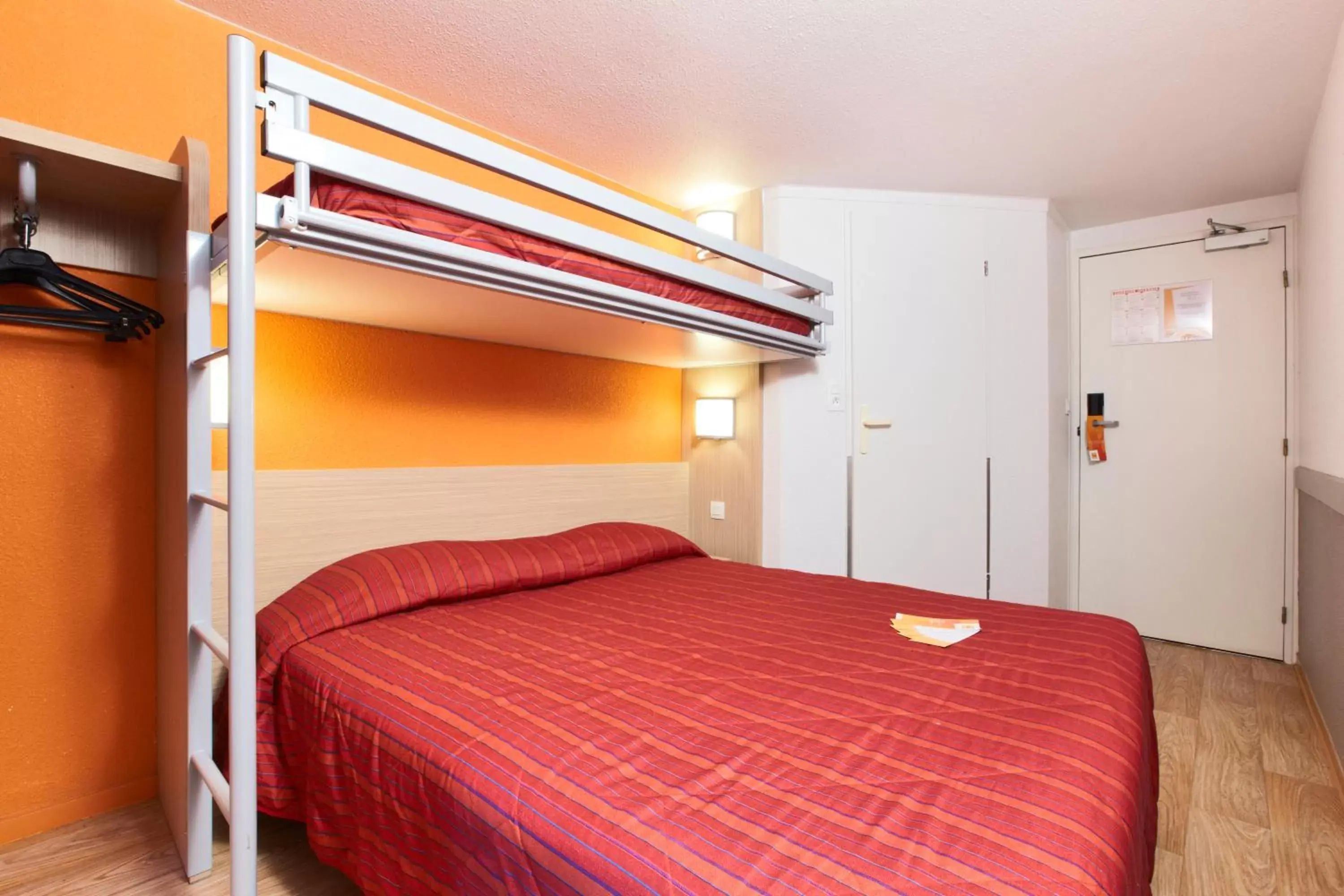 Photo of the whole room, Bed in Premiere Classe Montreuil Photo of the whole room, Bed in Premiere Classe Montreuil