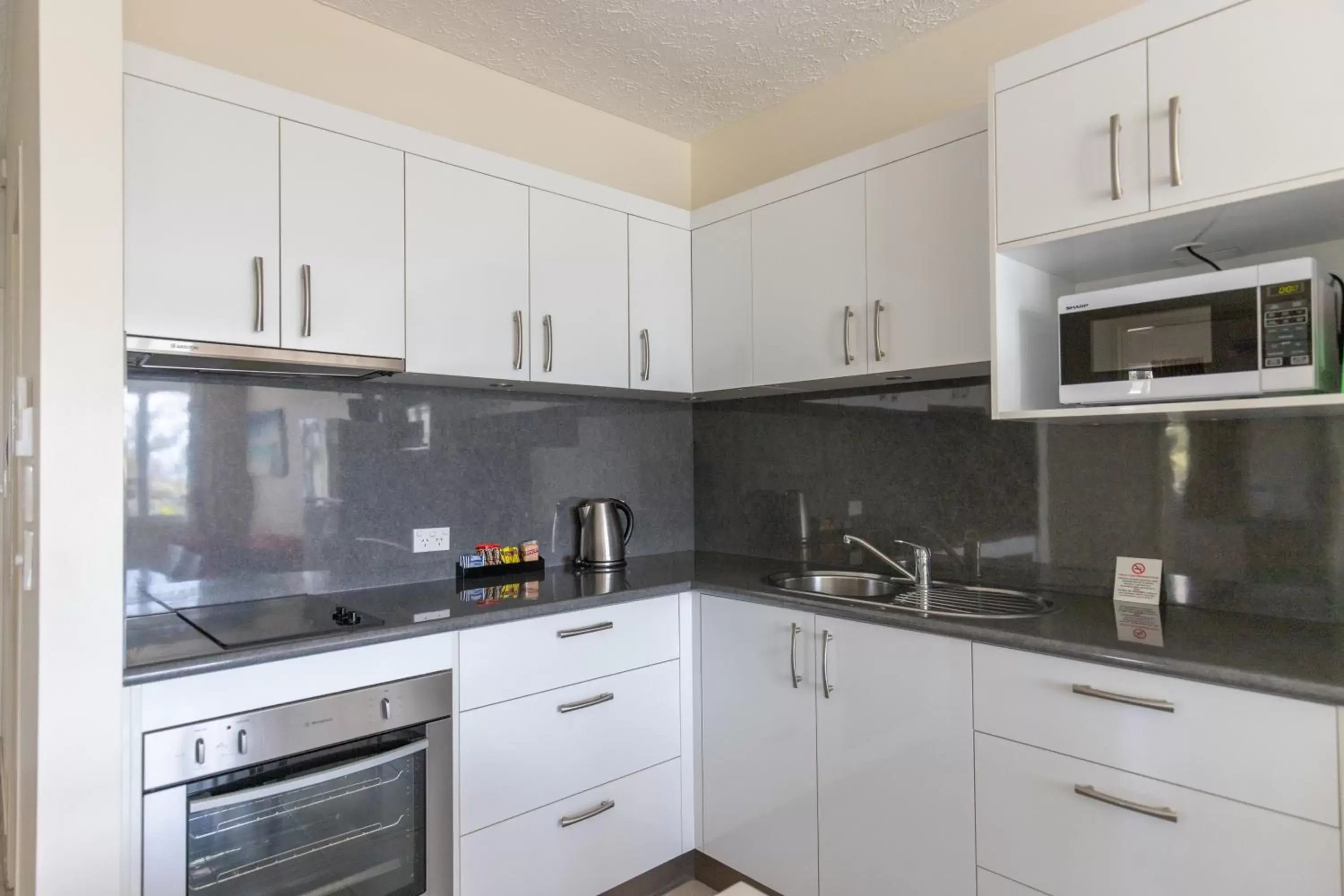 Kitchen/Kitchenette in Rosslyn Bay Resort Yeppoon