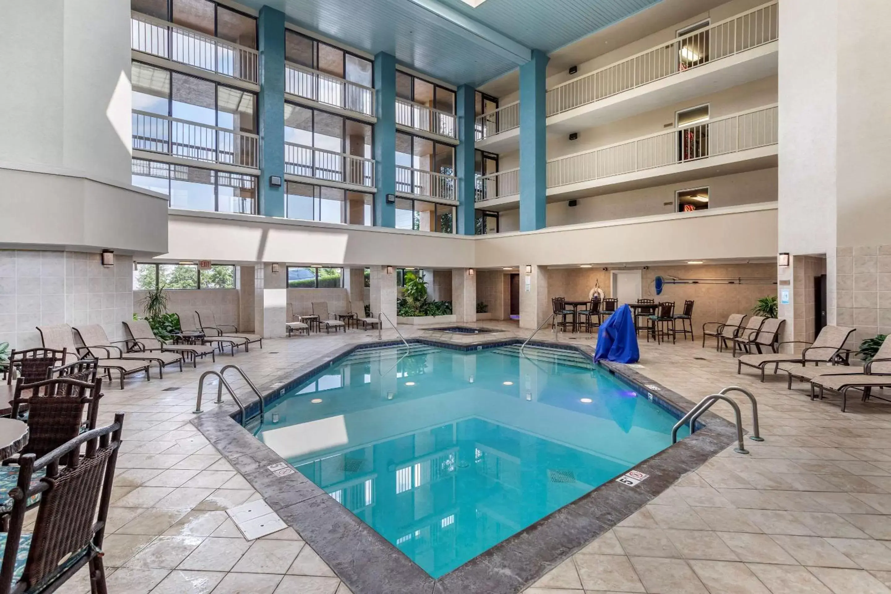 Activities, Swimming Pool in Quality Inn Near the Island Pigeon Forge