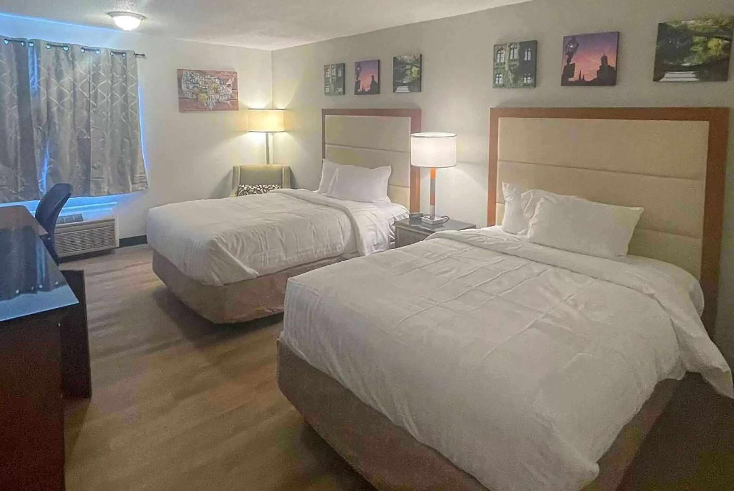 Photo of the whole room, Bed in Days Inn by Wyndham Erie