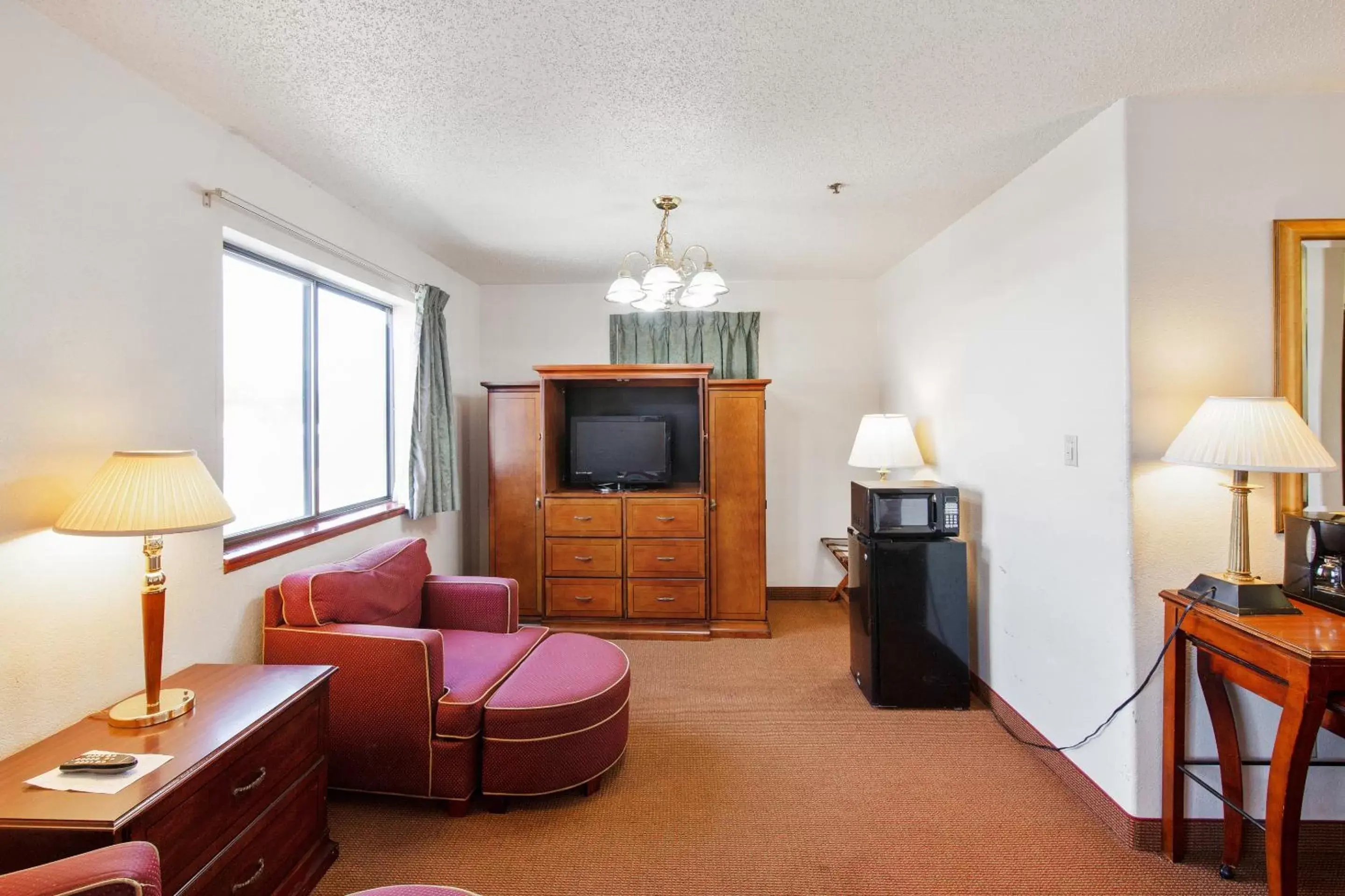 TV and multimedia, Seating Area in OYO Hotel Portage I-94