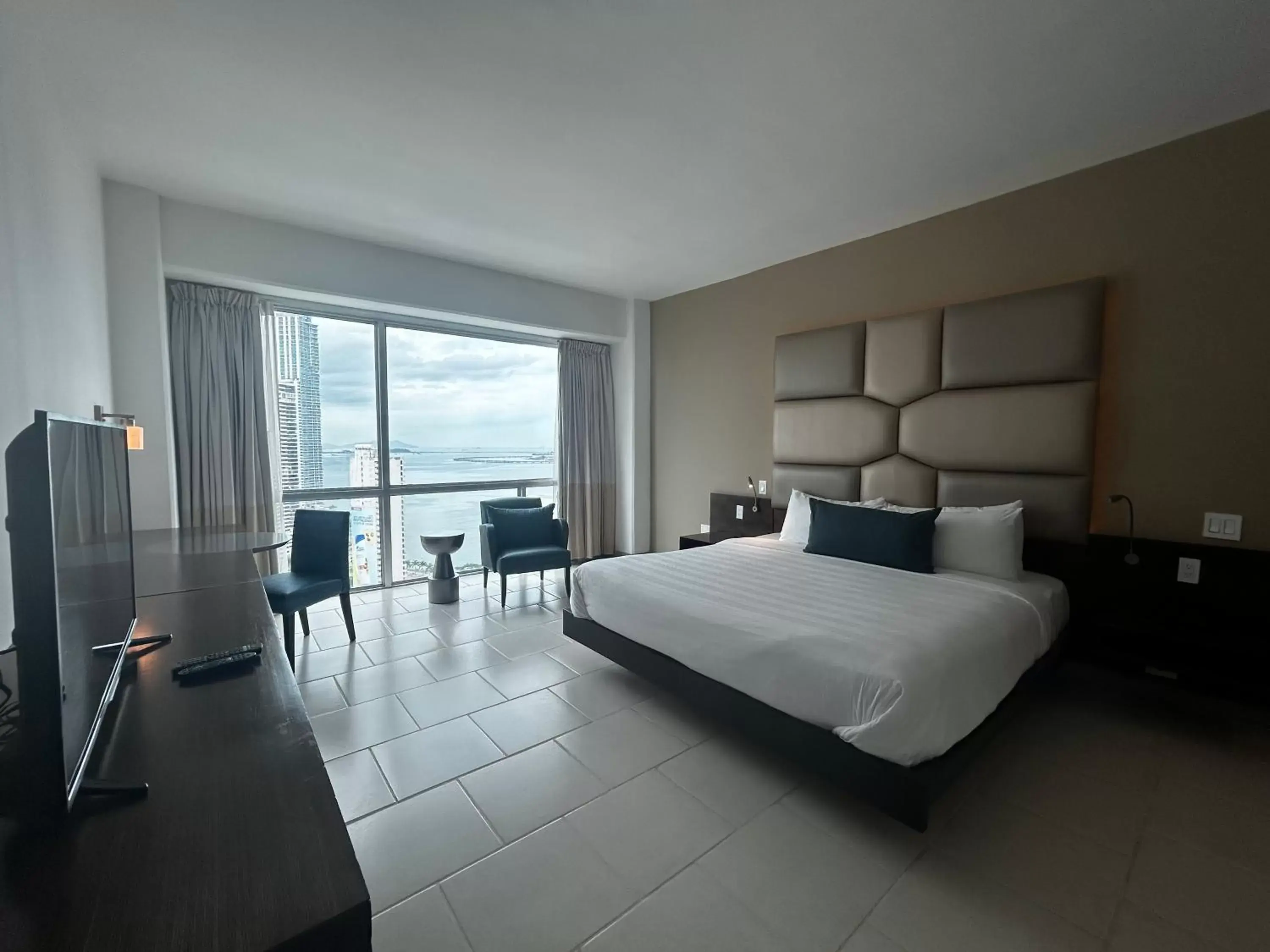 Photo of the whole room in Decapolis Hotel Panama City