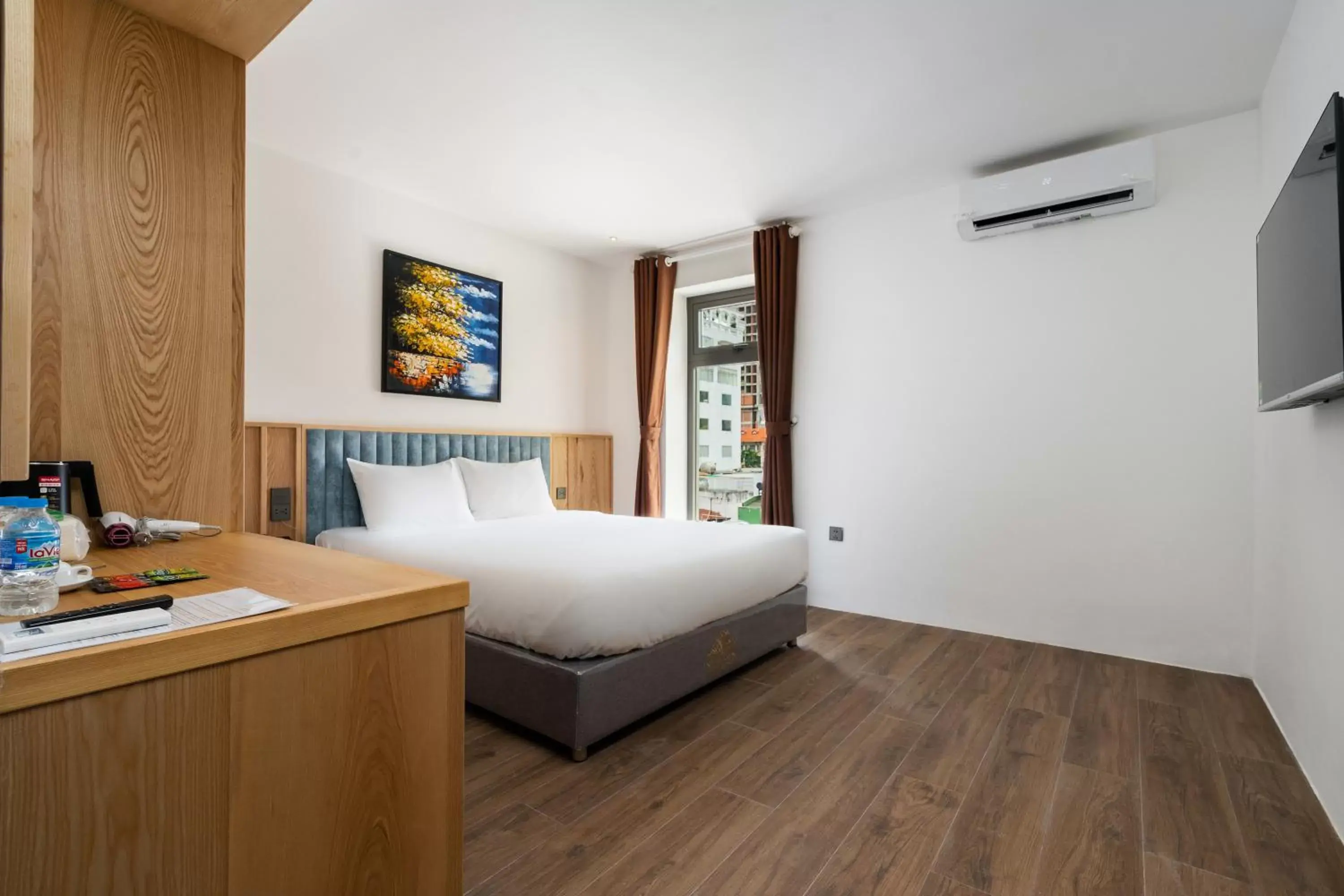 Deluxe Double with City View in Haven Hut Hotel Deluxe Double with City View in Haven Hut Hotel