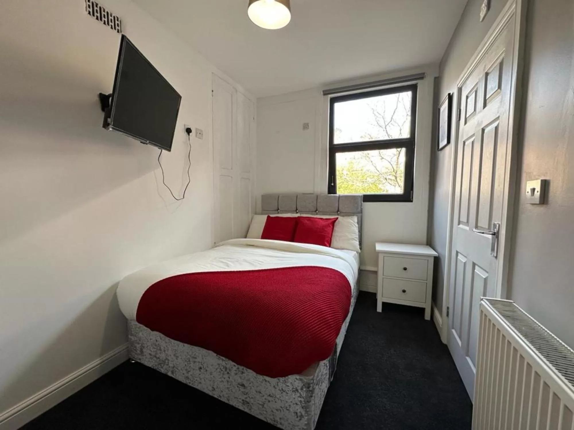 Bed in The Fishpond - Premier Nottingham Studios