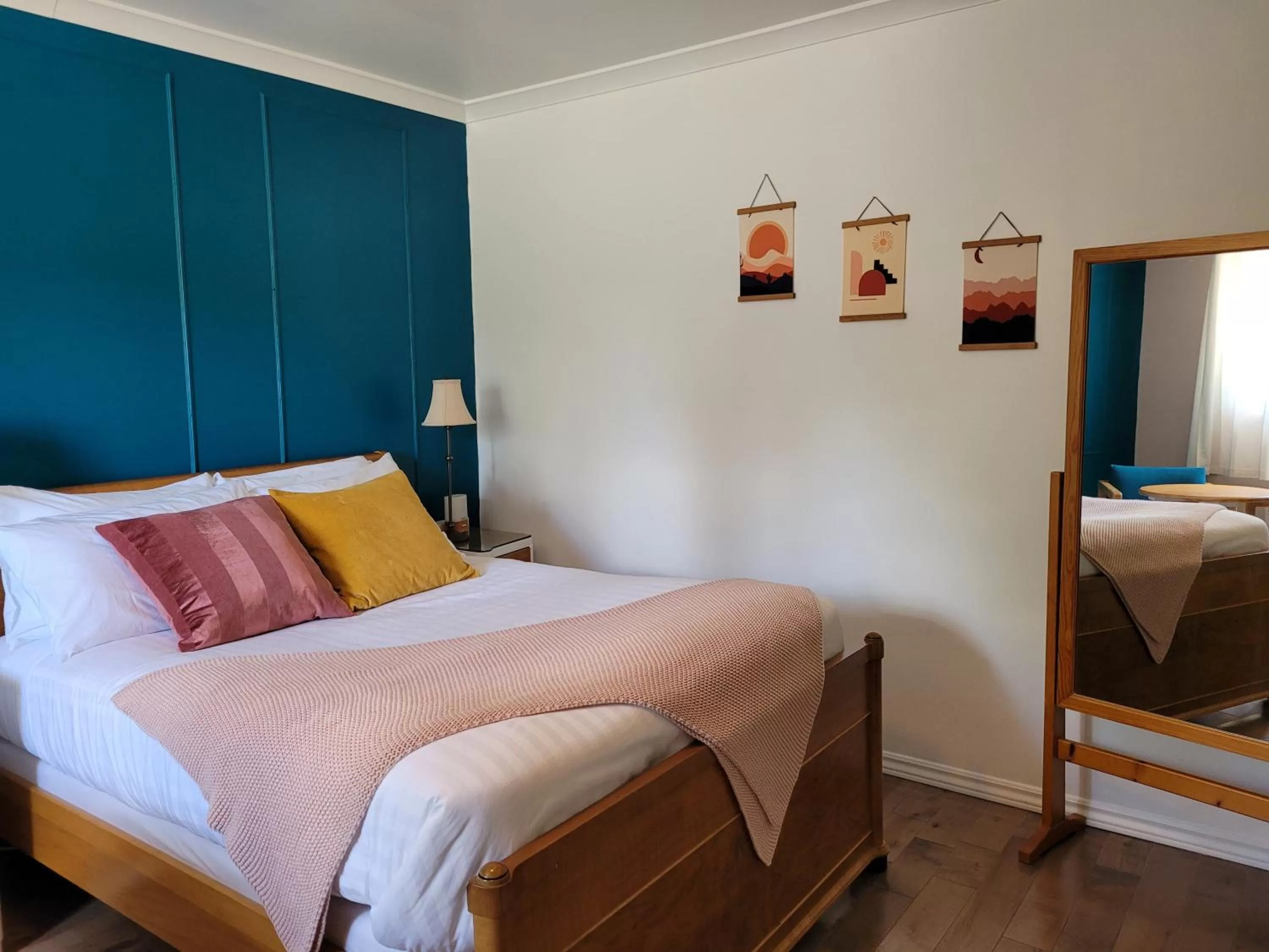 Bed in Motel Abricafé