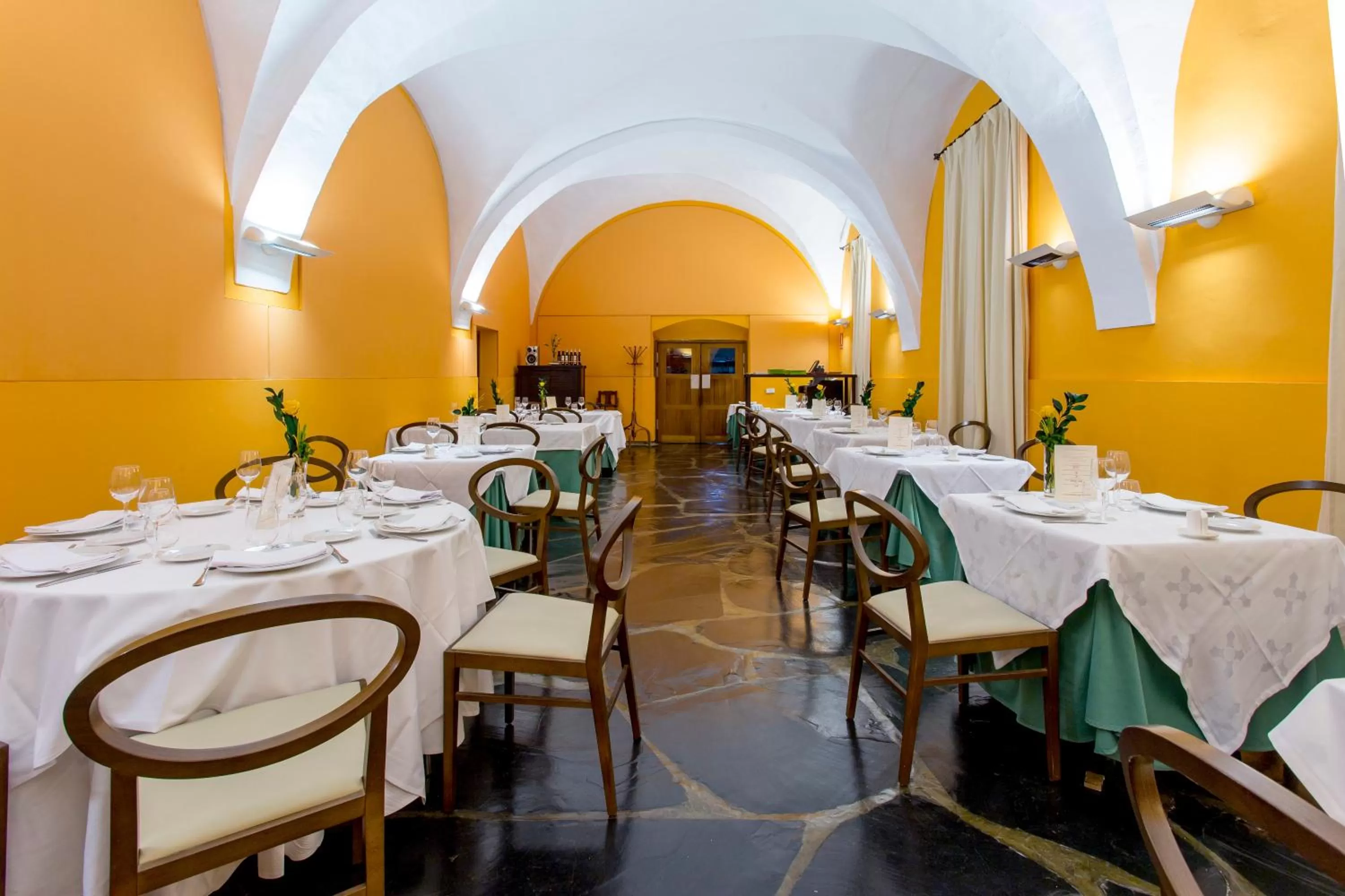 Restaurant/places to eat in Hotel Conventual de Alcántara