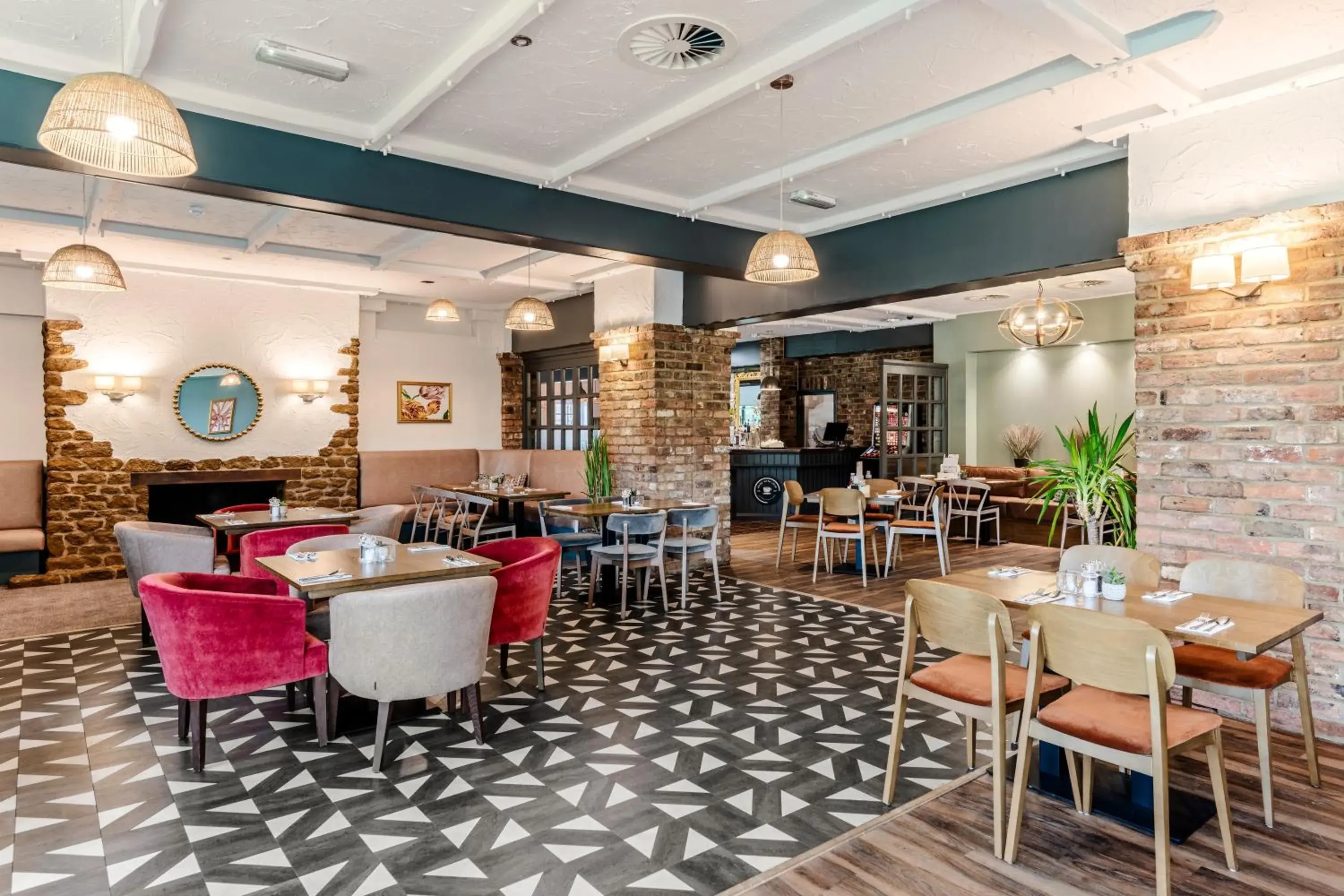 Restaurant/places to eat, Lounge/Bar in Dragonfly Hotel Peterborough