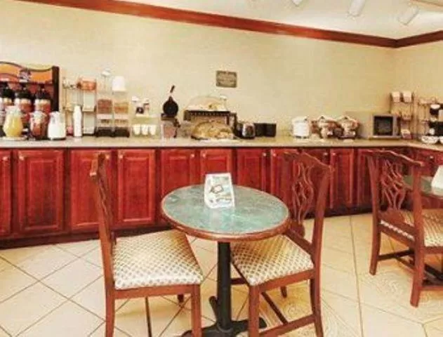 Restaurant/places to eat in Days Inn by Wyndham Southaven MS