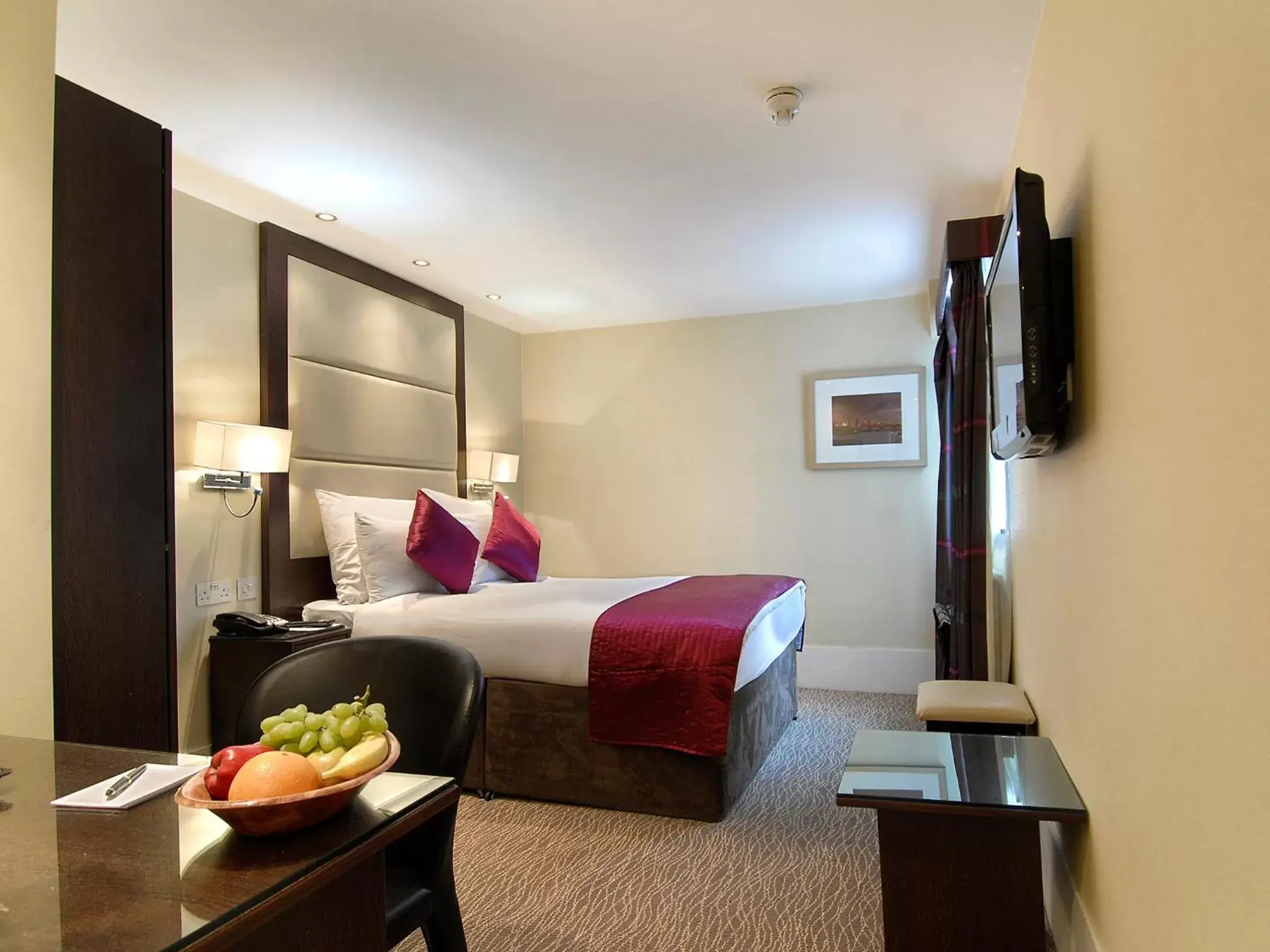 Bedroom, Bed in Grand Royale London Hyde Park