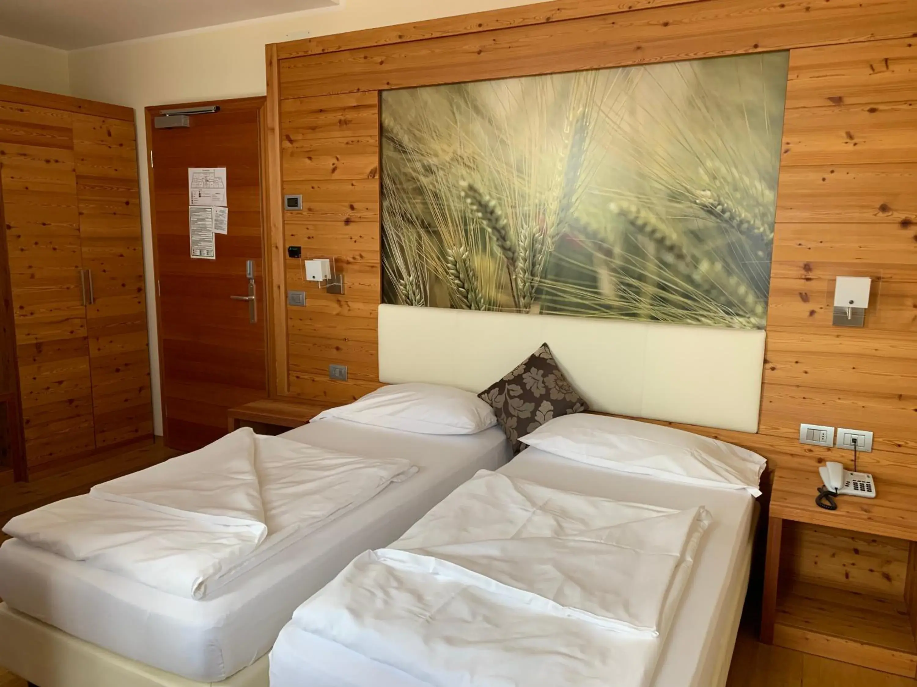 Bed in Albergo Tuenno