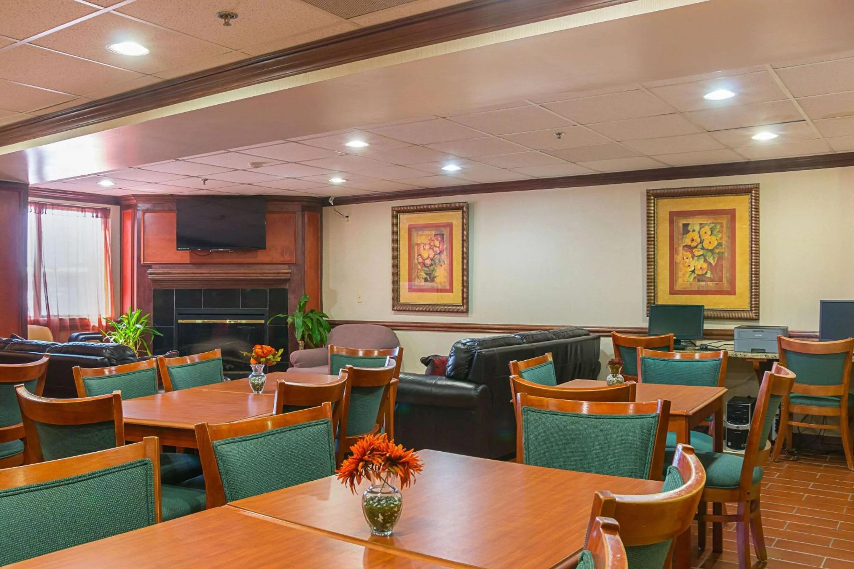 Restaurant/places to eat in Quality Inn & Suites Detroit Metro Airport