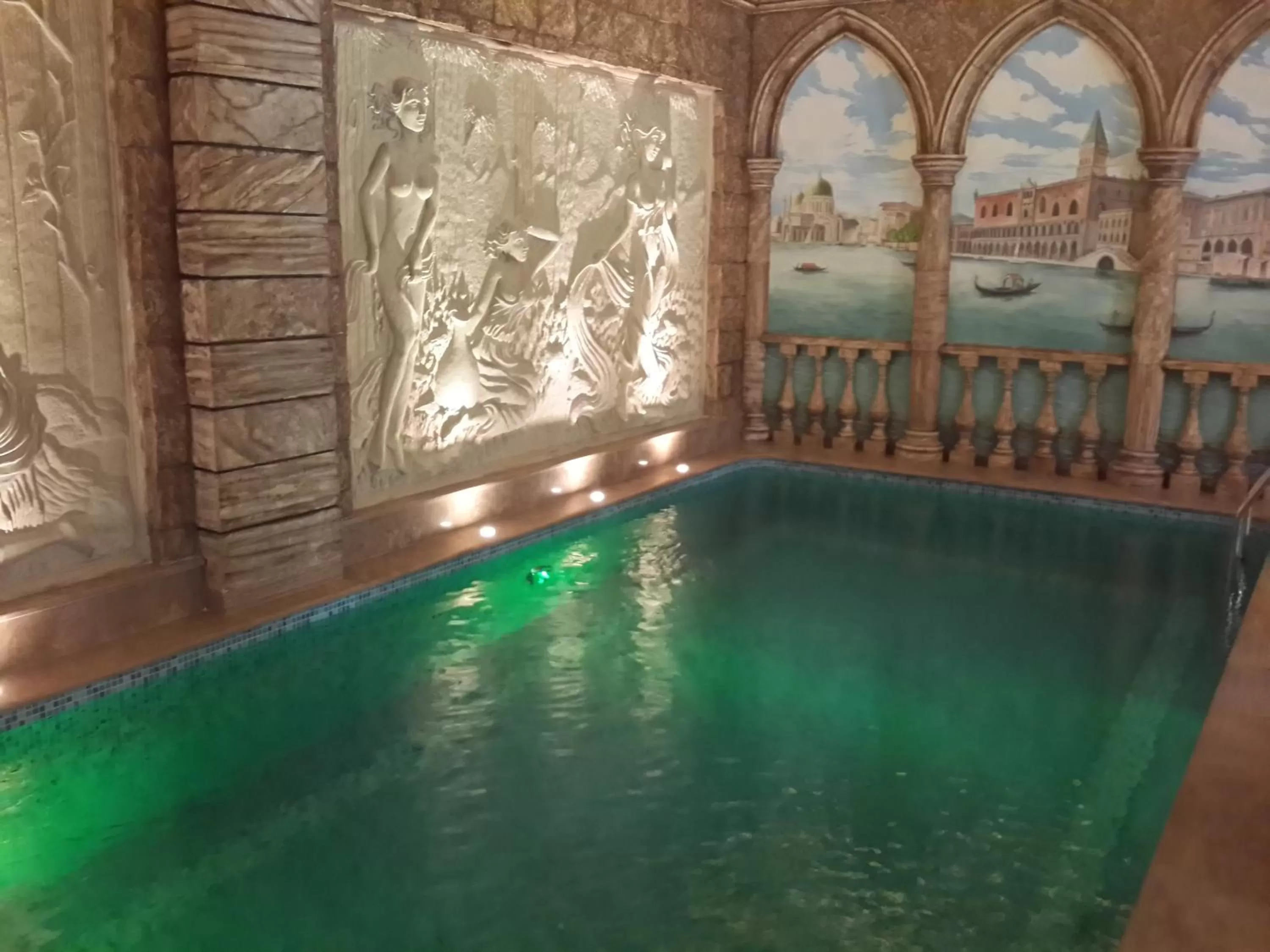 Swimming pool in Venezia Palazzo Hotel