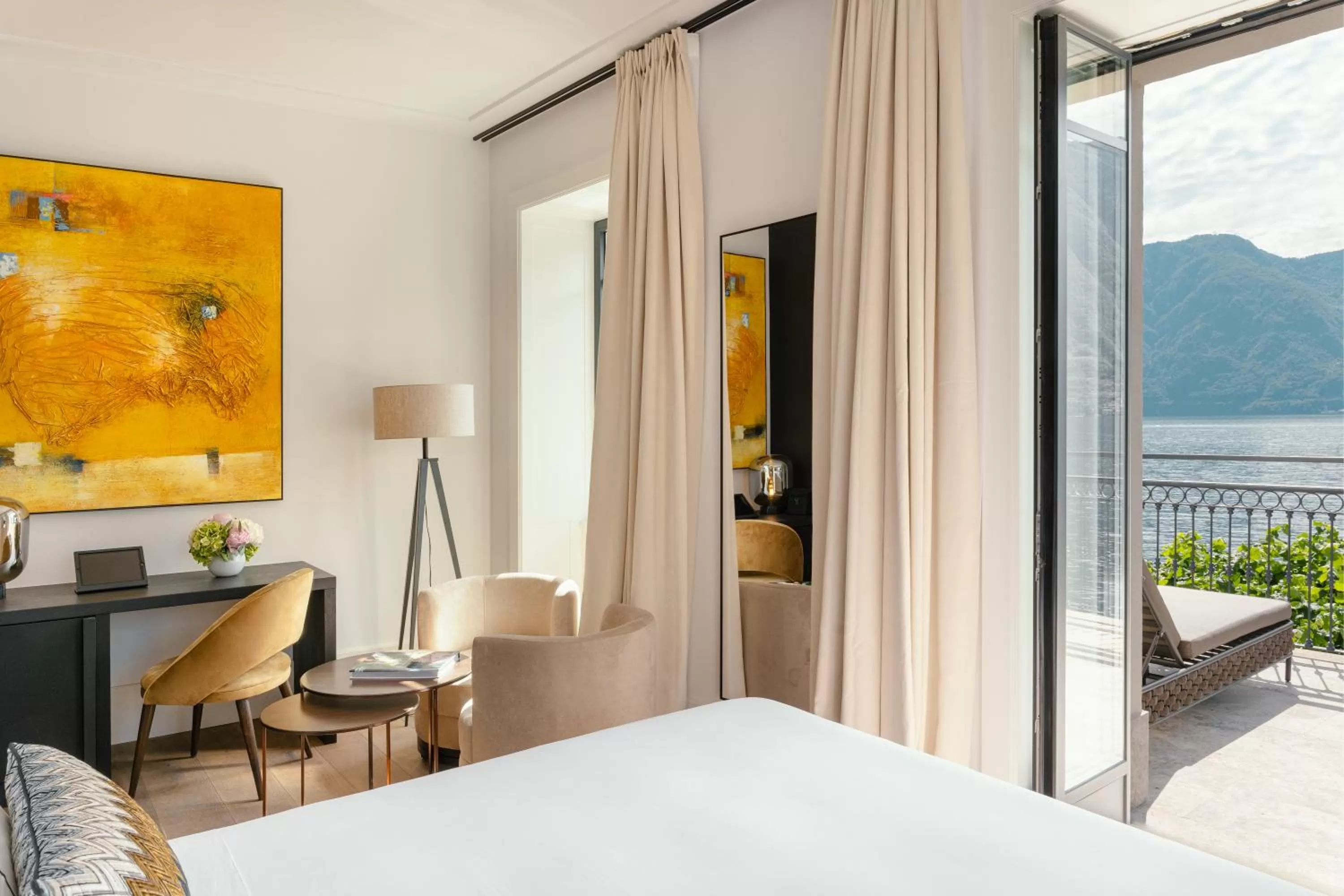 View (from property/room), Bed in MUSA Lago di Como