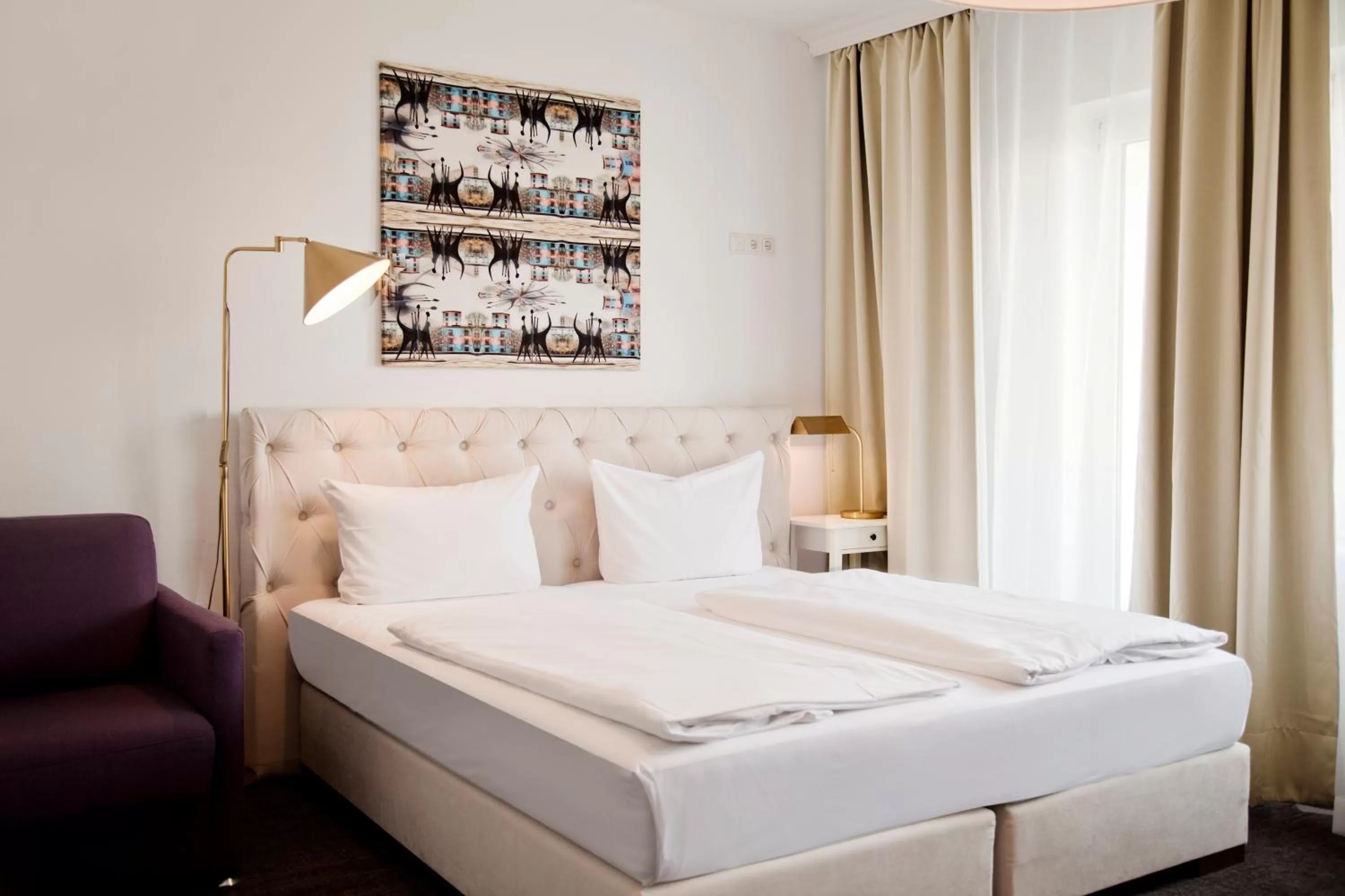 Photo of the whole room, Bed in Les Nations