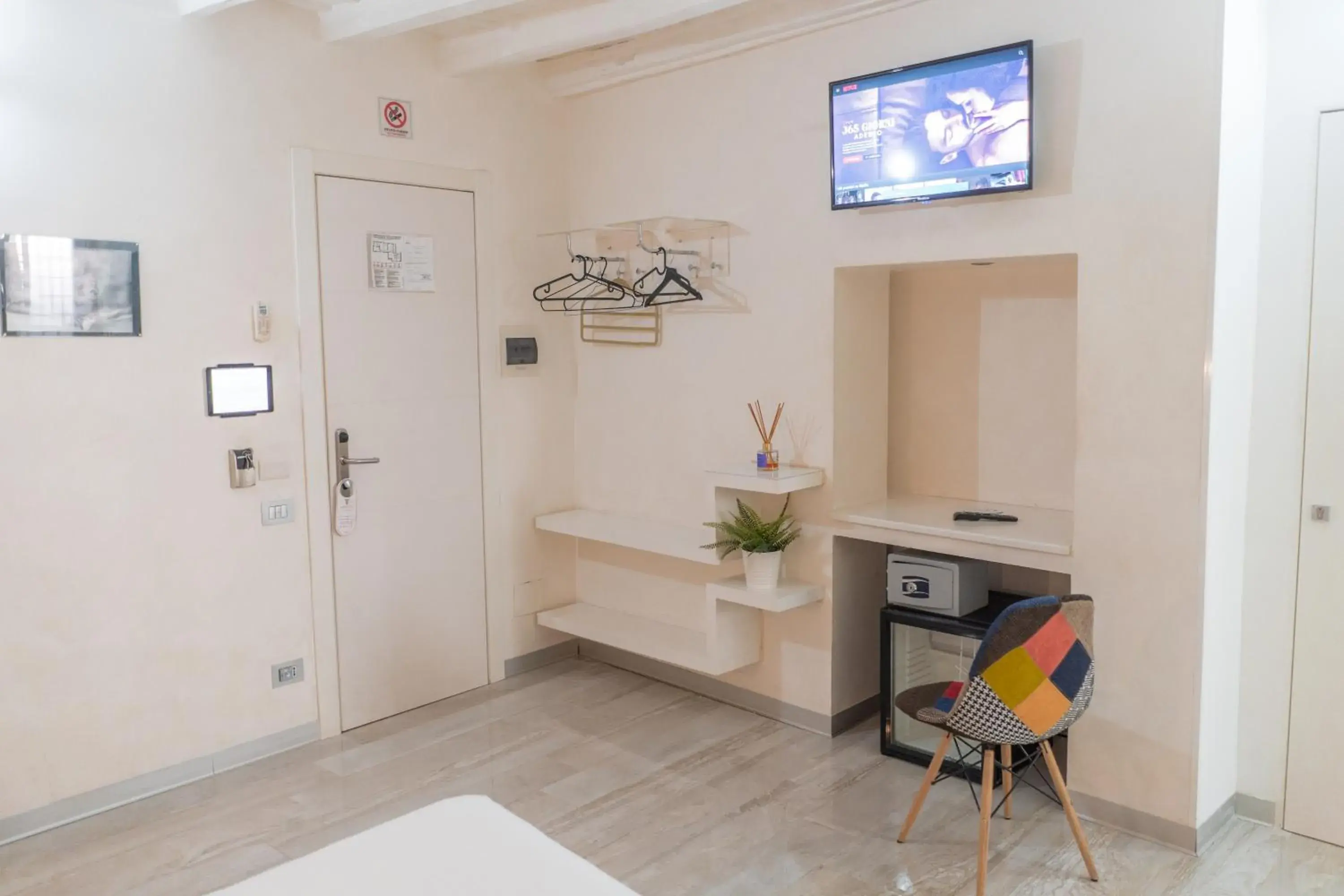 TV and multimedia, TV/Entertainment Center in iRooms - Spanish Steps
