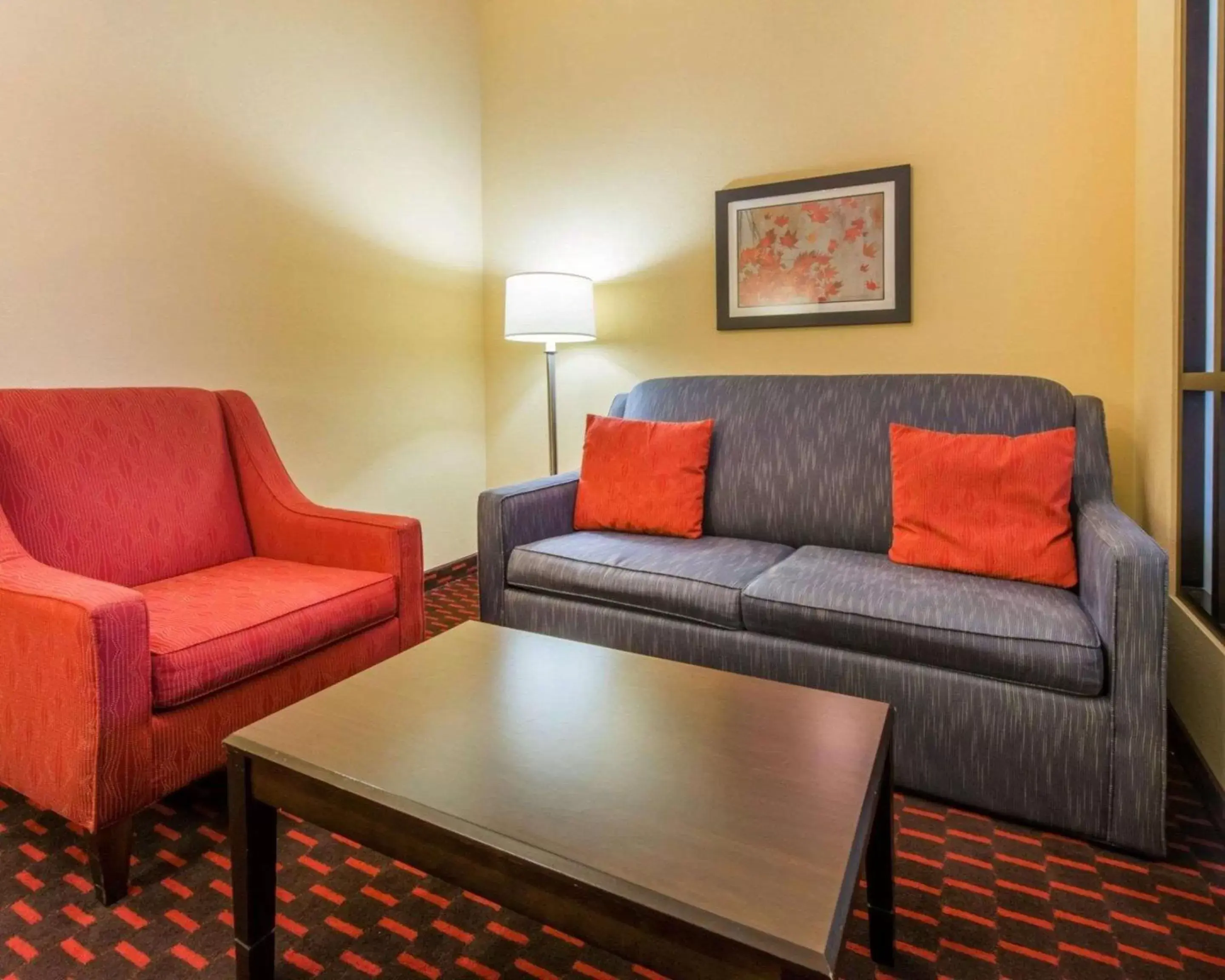 Photo of the whole room, Seating Area in Comfort Suites Altoona