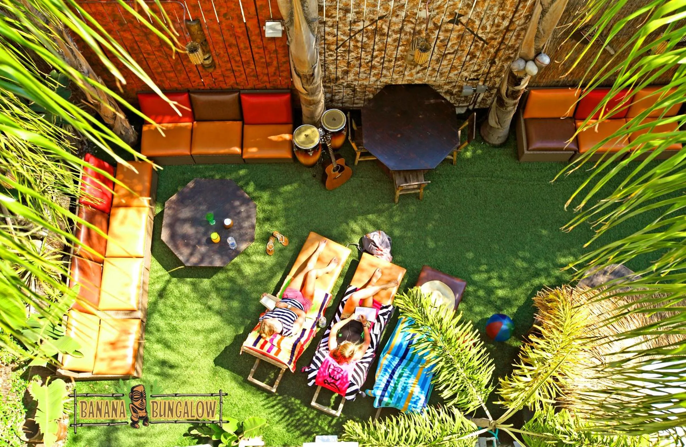 Garden in Banana Bungalow Hollywood Hotel & Hostel