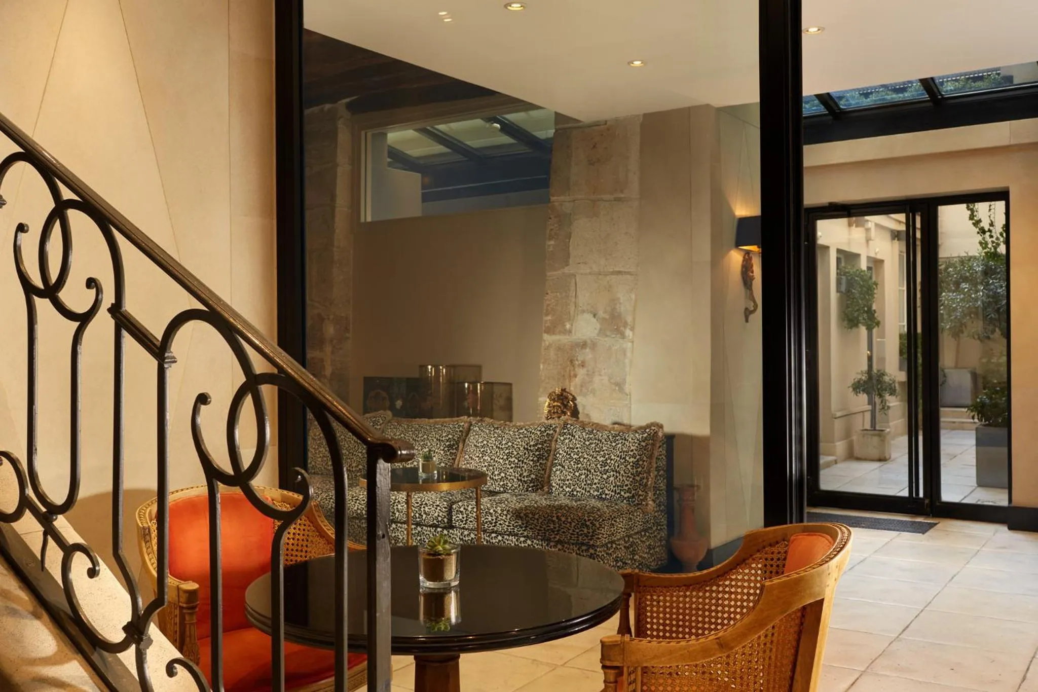 Living room in Hôtel Saint Germain