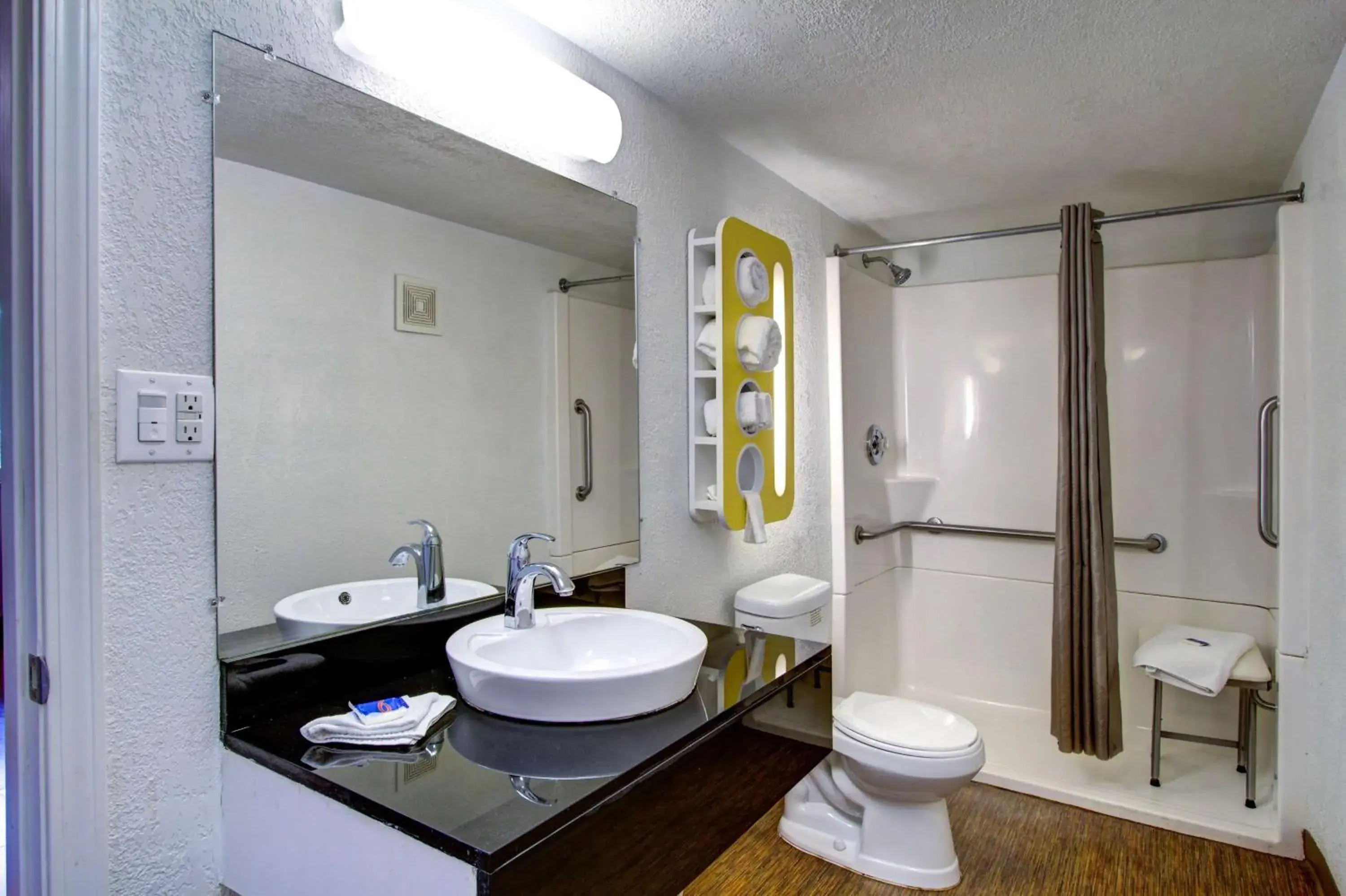 Shower, Bathroom in Motel 6-Richfield, OH