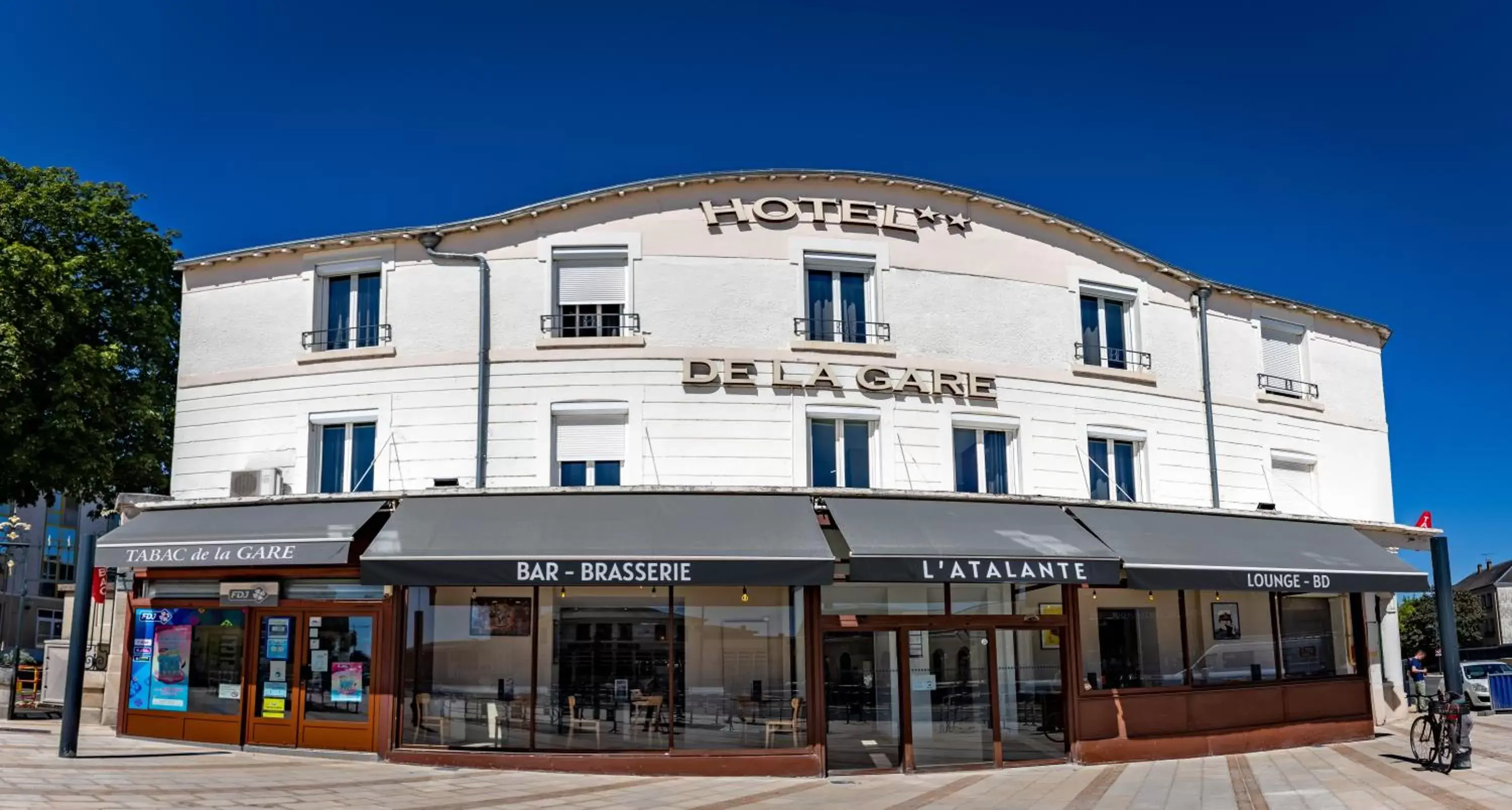 Property Building in Hotel de la Gare