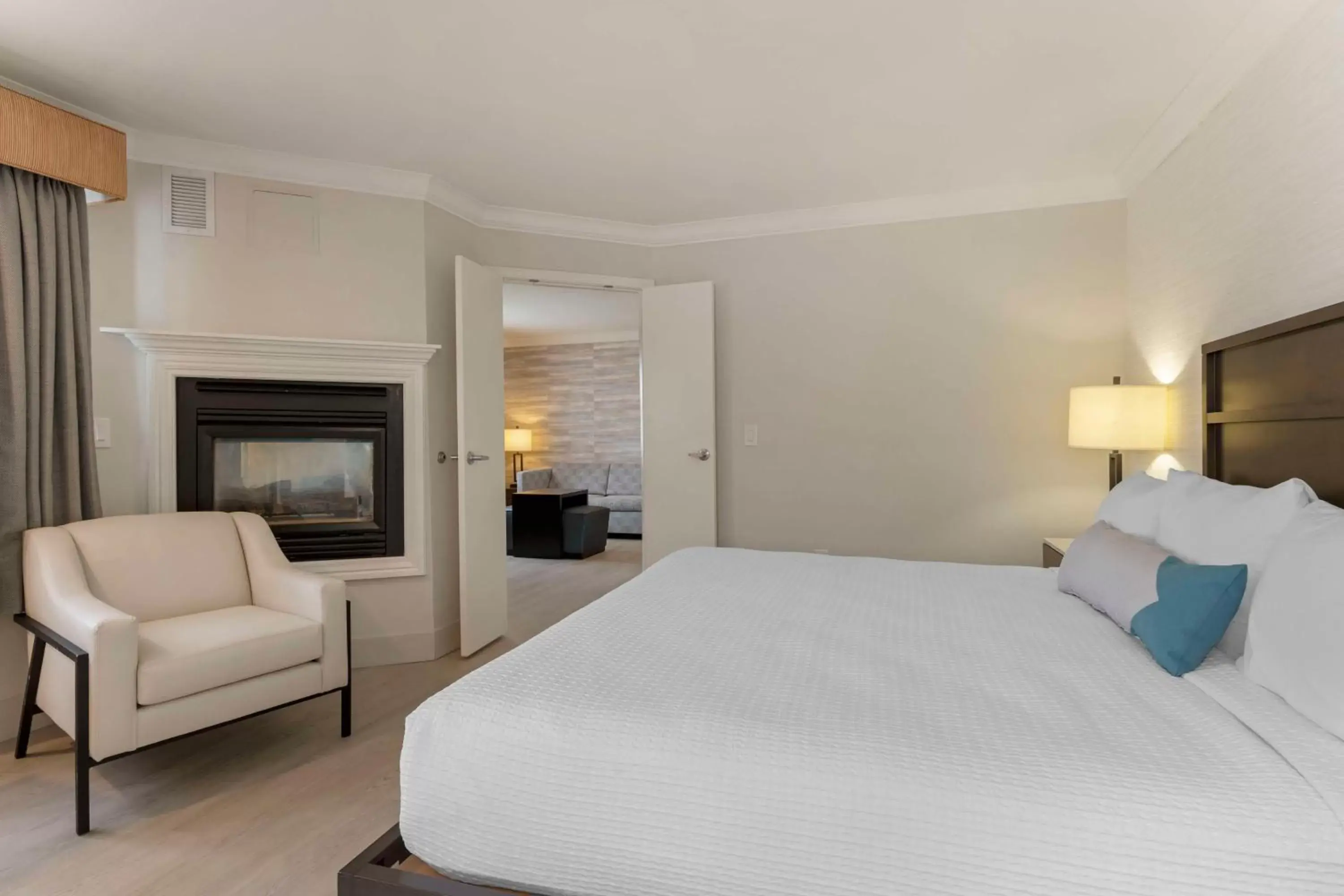 Bedroom, Bed in Best Western Plus All Suites Inn