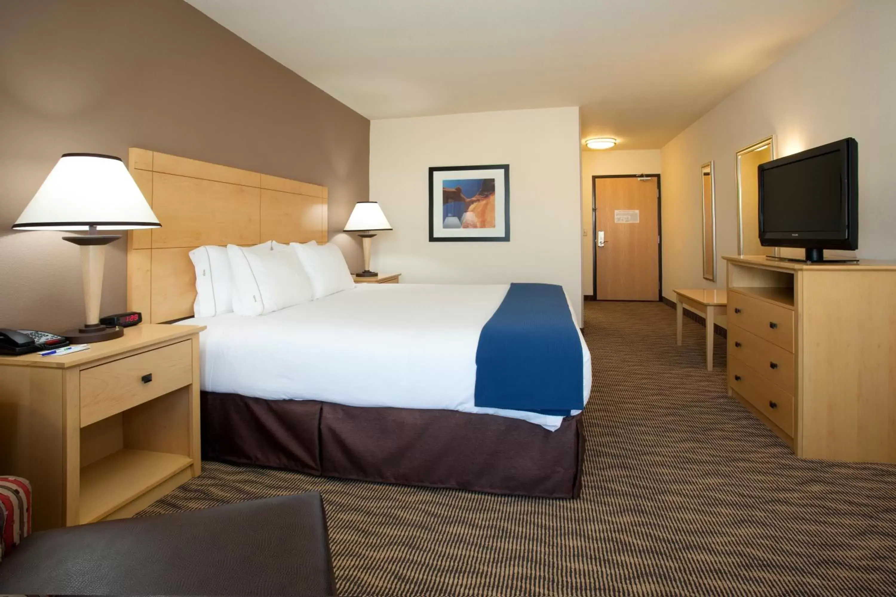 Photo of the whole room, Bed in Holiday Inn Express West Valley City, an IHG Hotel
