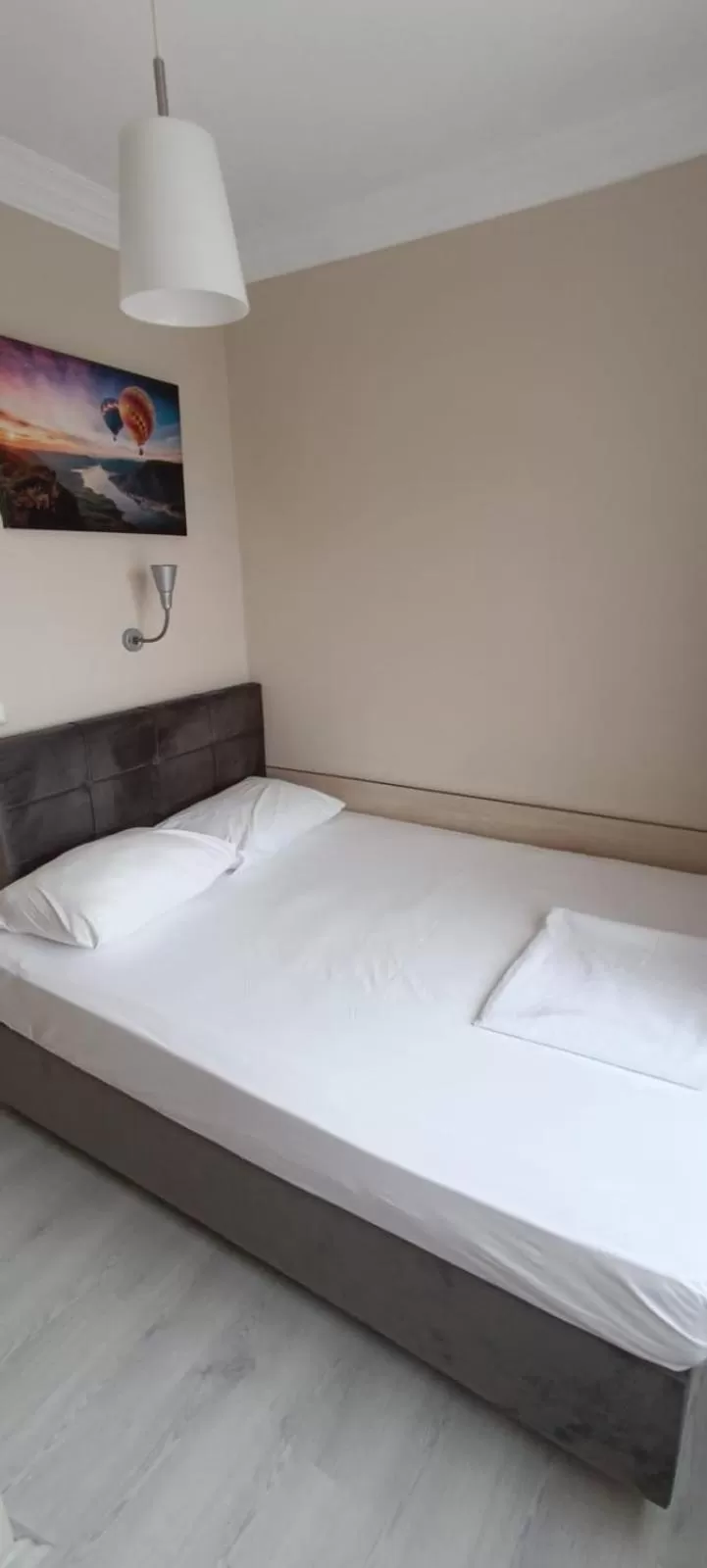 TV and multimedia, Bed in Hotel Crowded House