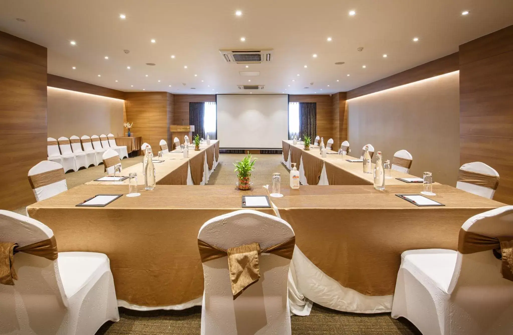 Business facilities in Hotel Ambassador by ACE Hotels