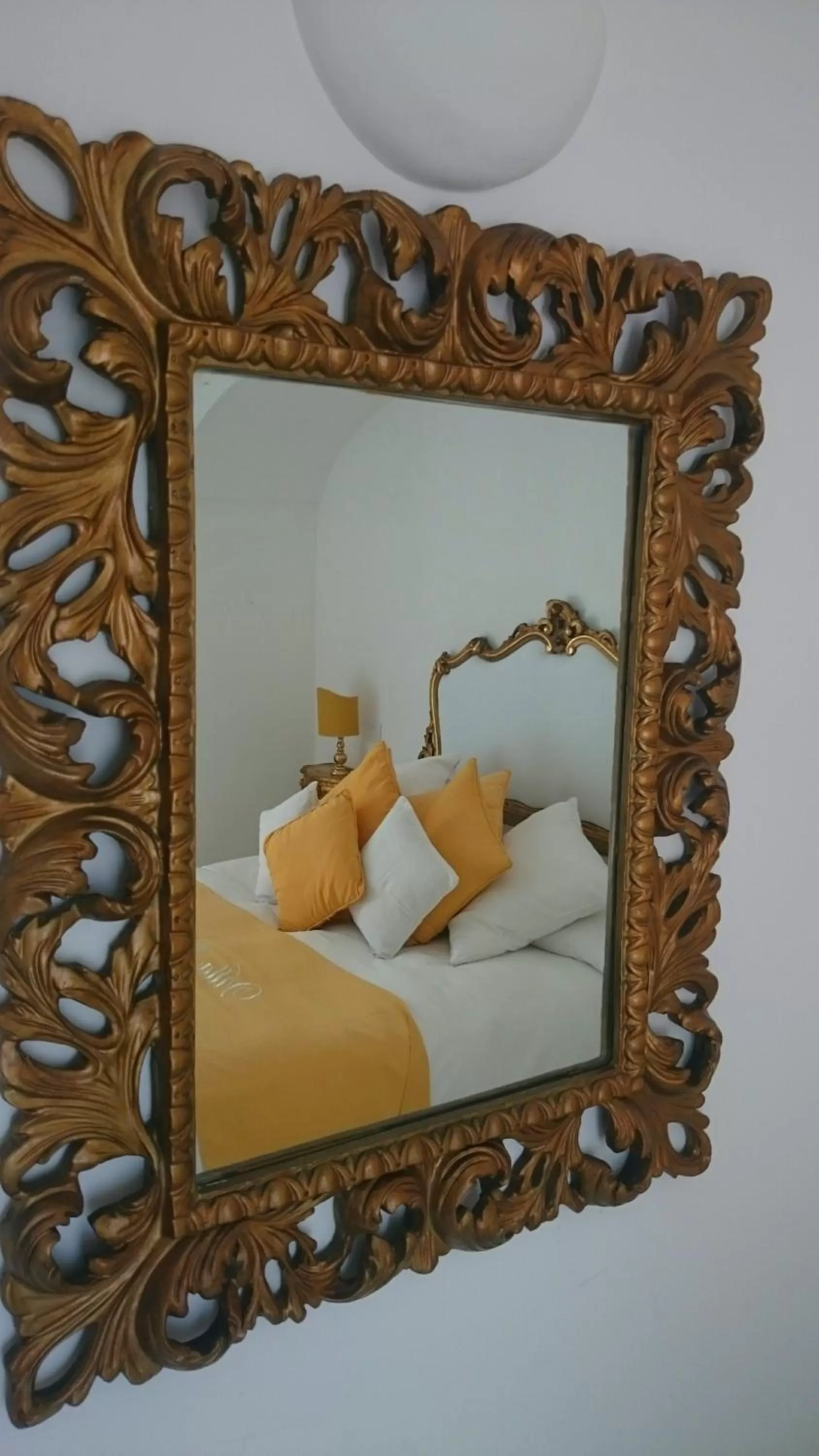 Decorative detail, Bed in Villa Yiara