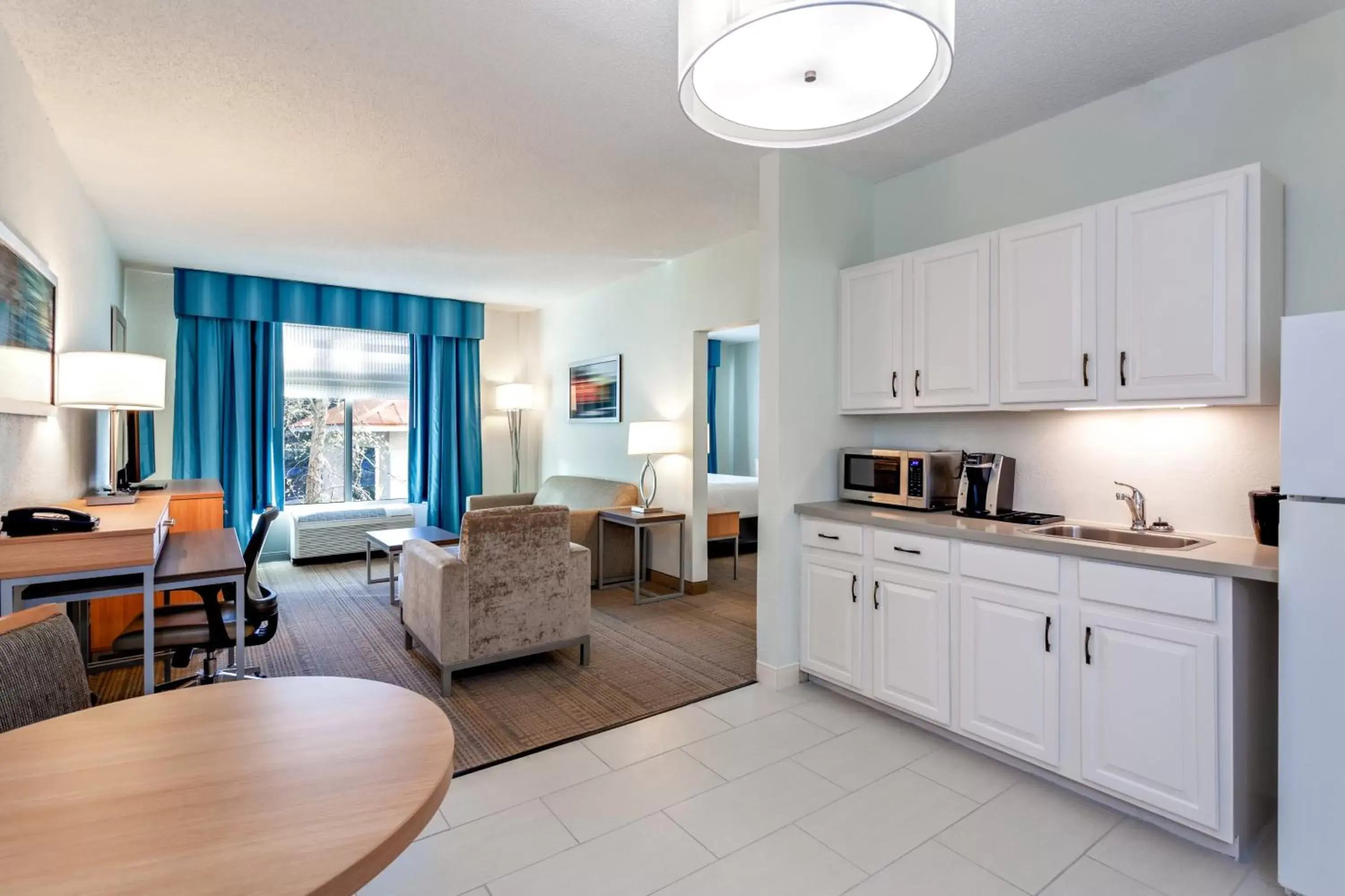 Photo of the whole room, Kitchen/Kitchenette in Holiday Inn - St Augustine - World Golf, an IHG Hotel