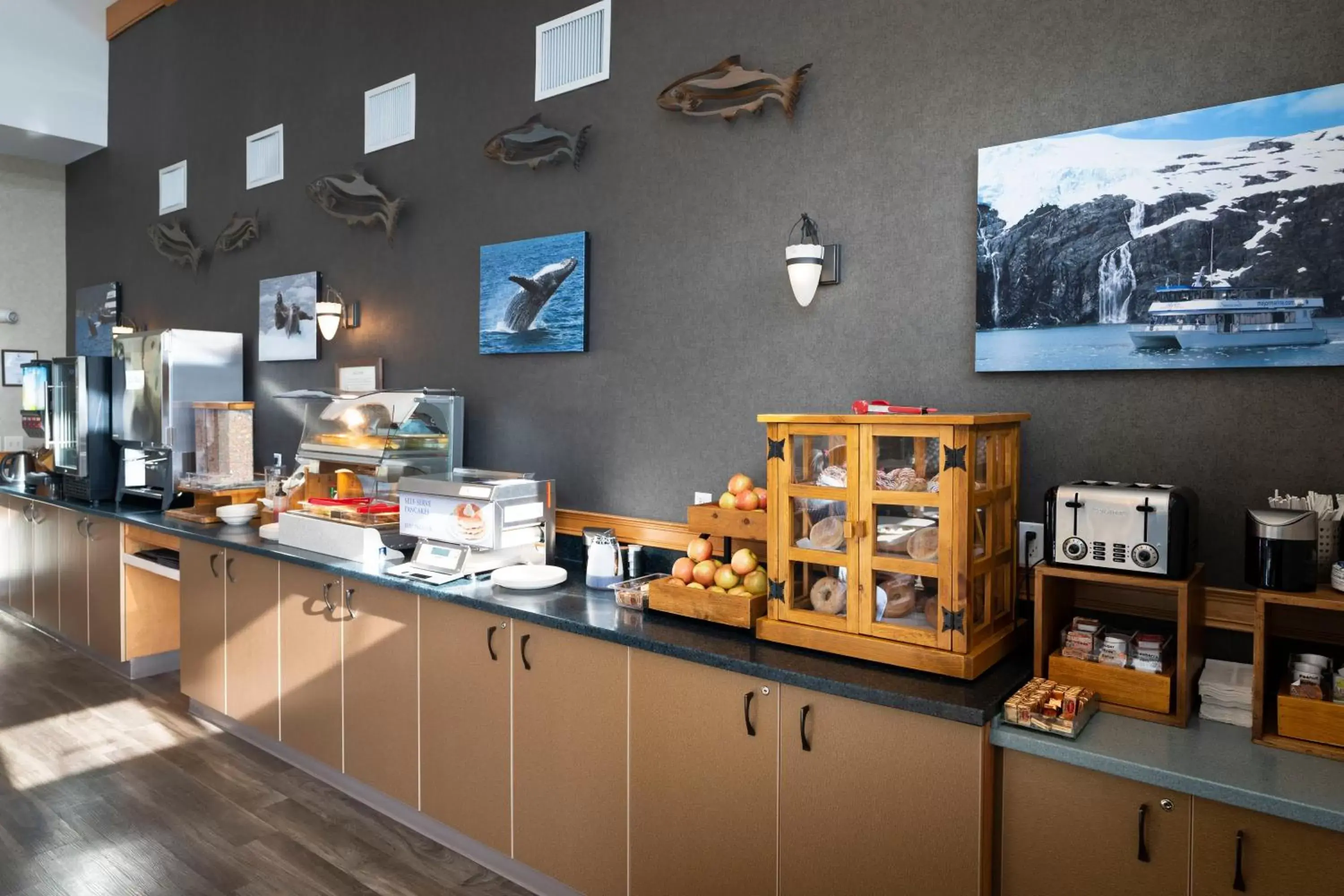 Continental breakfast, Restaurant/Places to Eat in Harbor 360 Hotel Seward